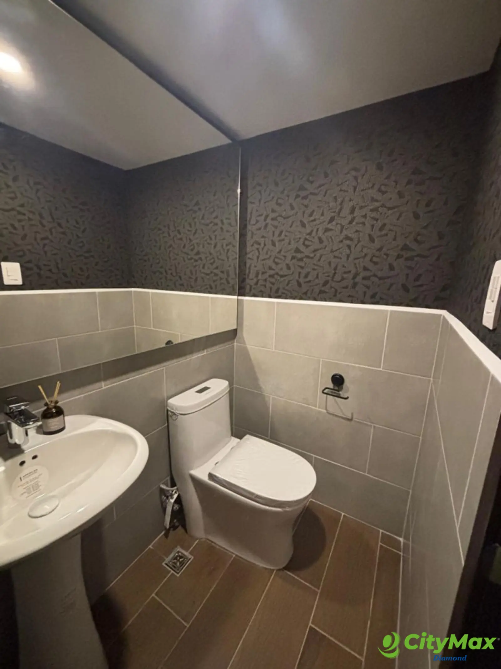 Apartamento en Venta en Zona 10 cercano a Diagonal 6 - foto 6