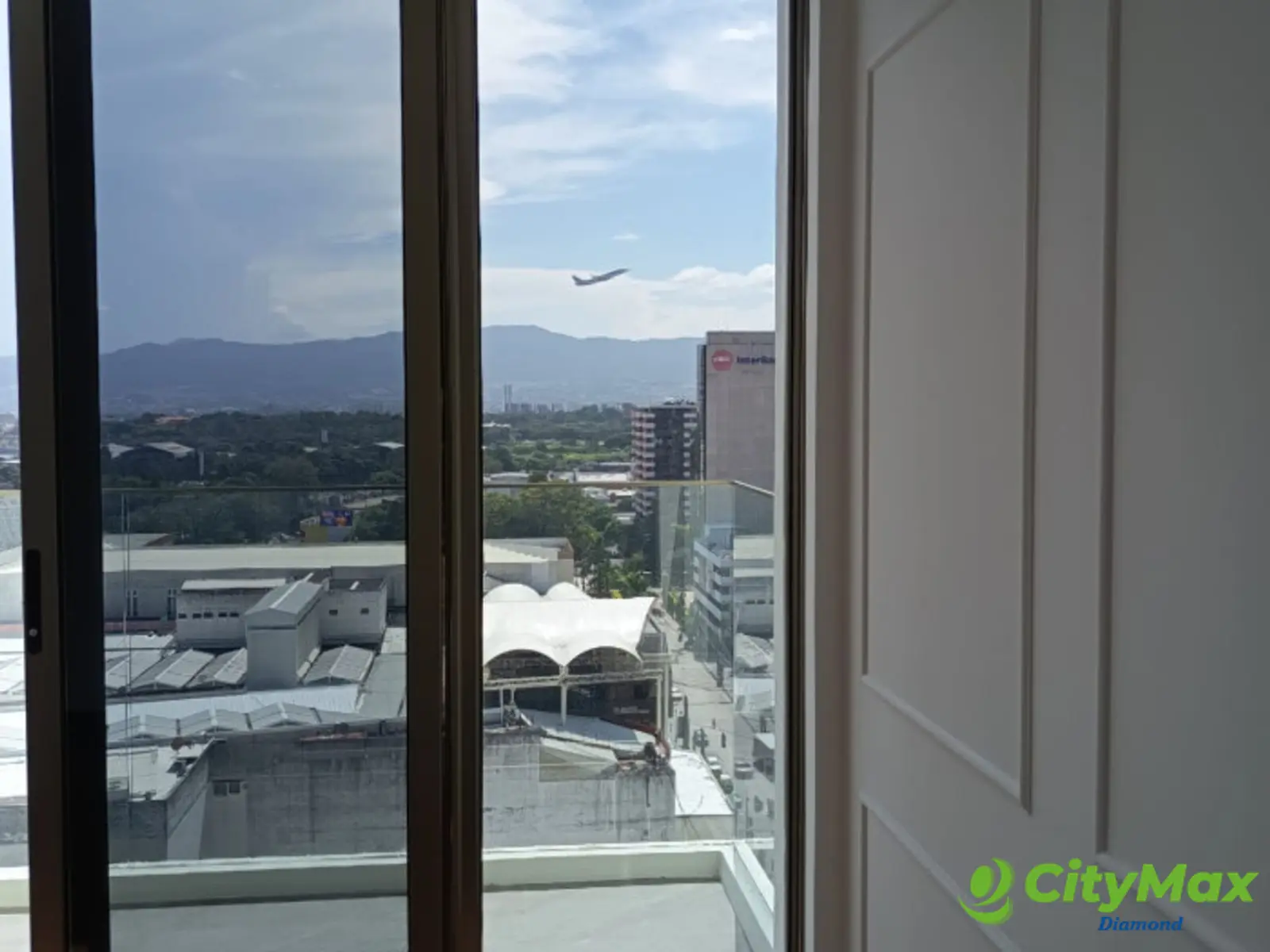 Apartamento en Venta en Zona 10 Edificio Atarah - foto 2