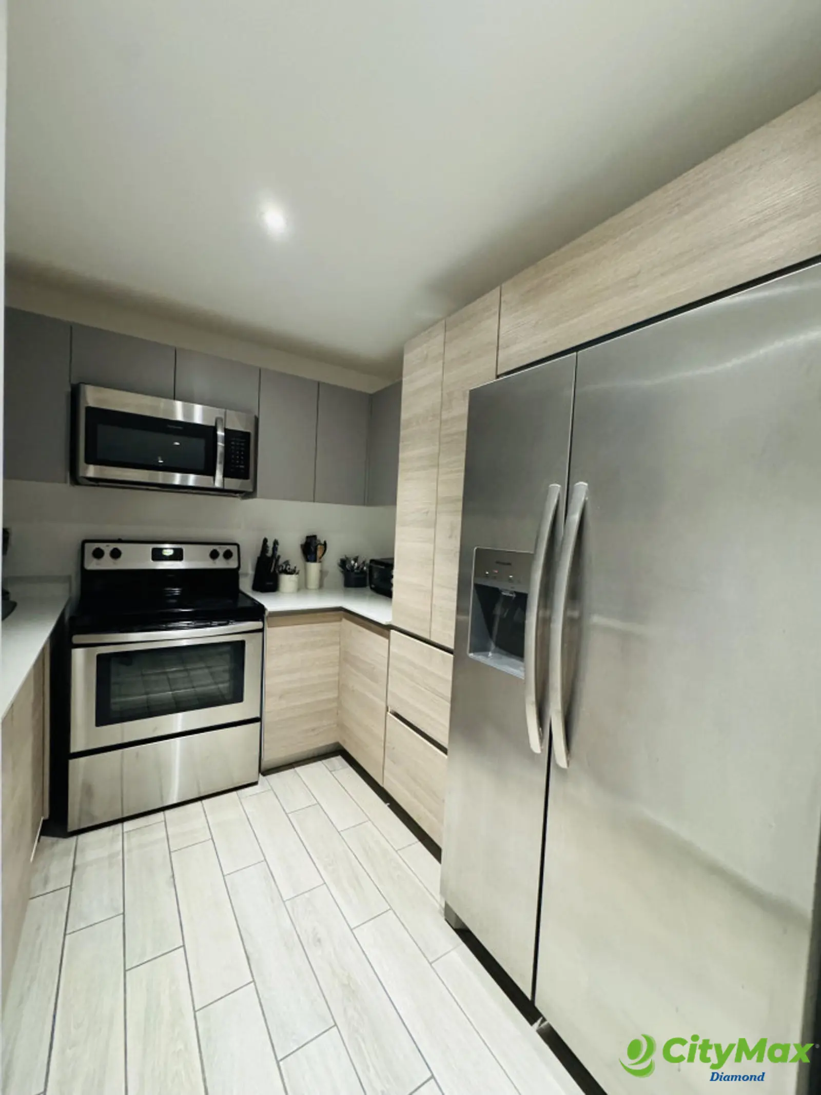 Apartamento Amueblado en renta  Zona 10 - foto 3