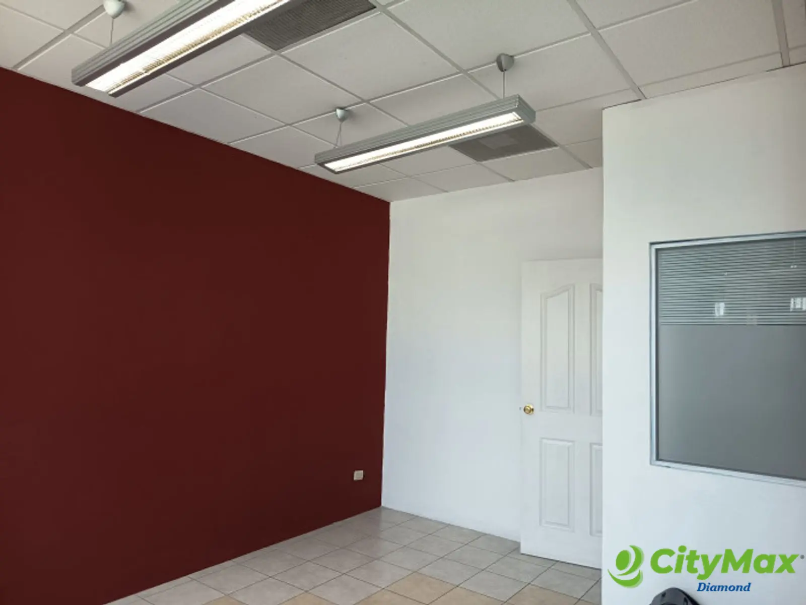 Oficina en Venta y/o renta en Zona 10 Zona Pradera - foto 4