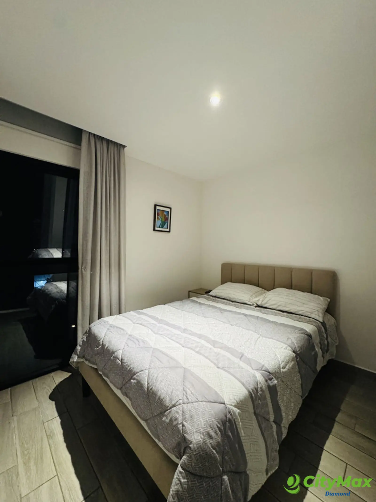 Apartamento Amueblado en renta  Zona 10 - foto 4