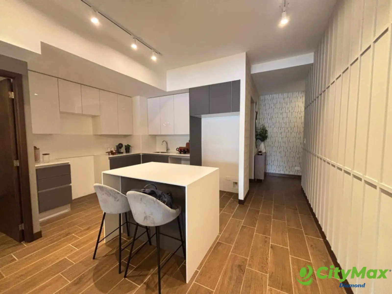 Apartamento en Venta en Zona 10 cercano a Diagonal 6 - foto 4