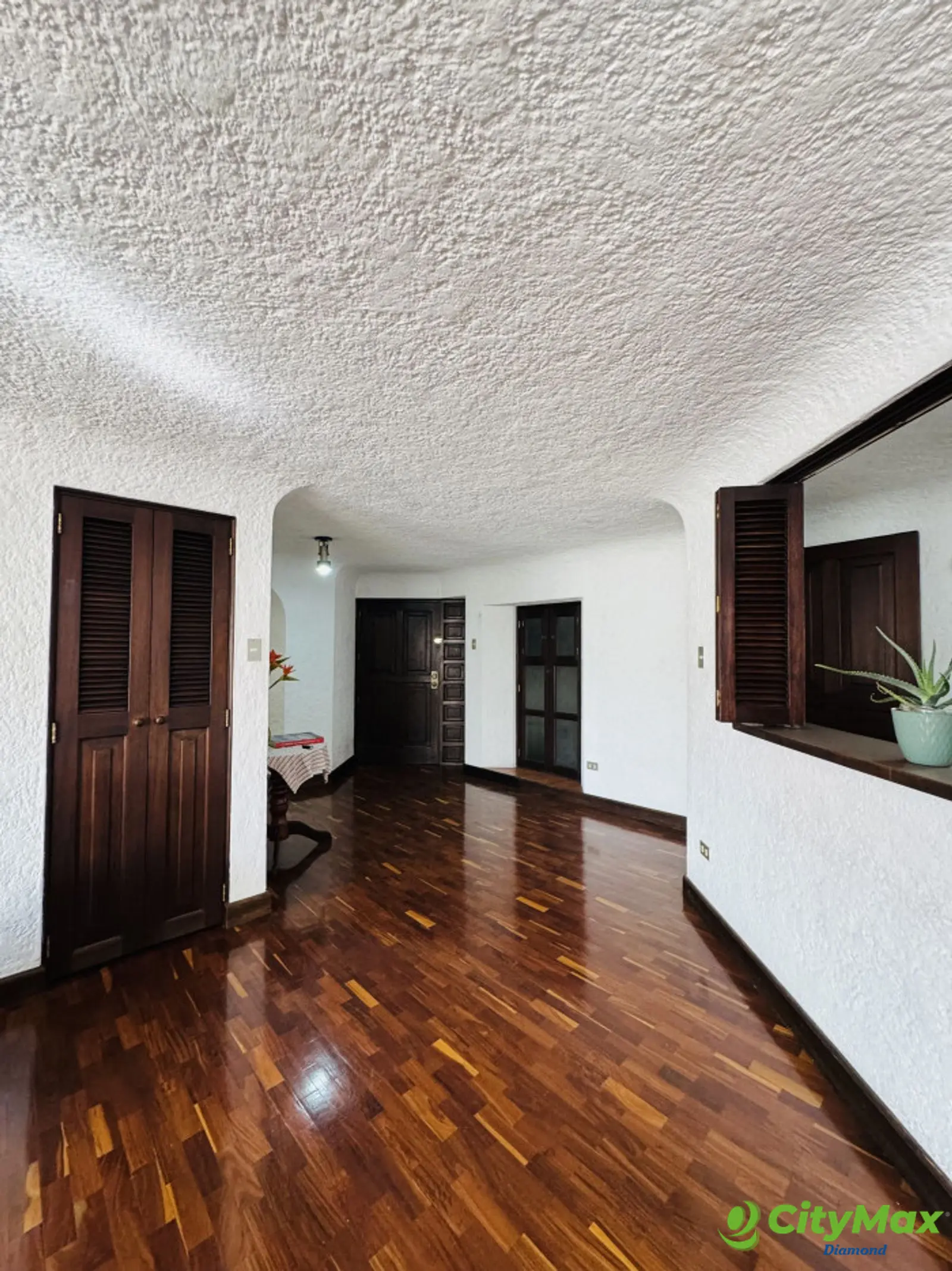 Apartamento Amueblado en Renta y Venta Zona 10  - foto 5