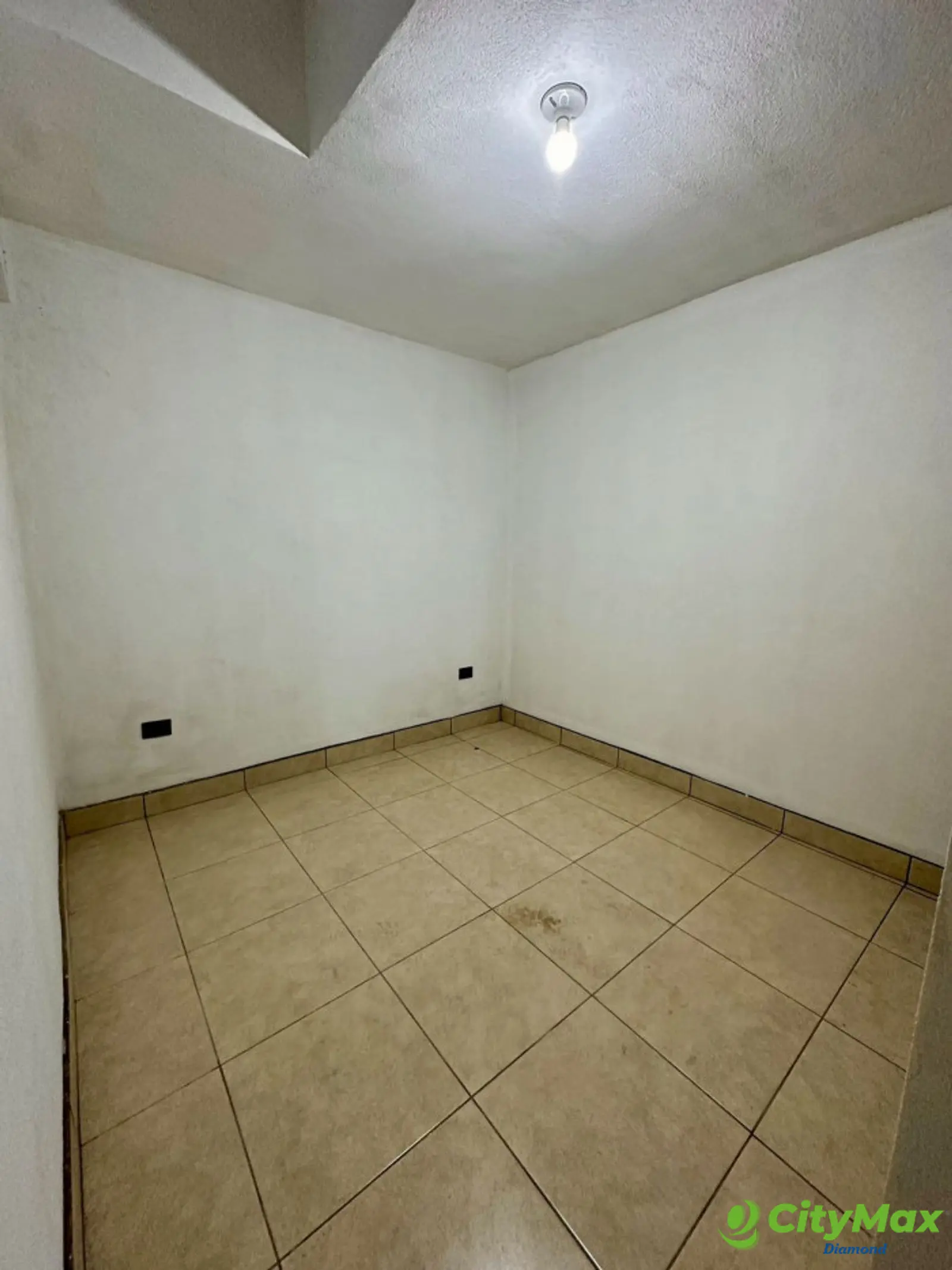 Apartamento renta en Utatlán 1 zona 7 Ciudad Guatemala - Habitacion principal con closet