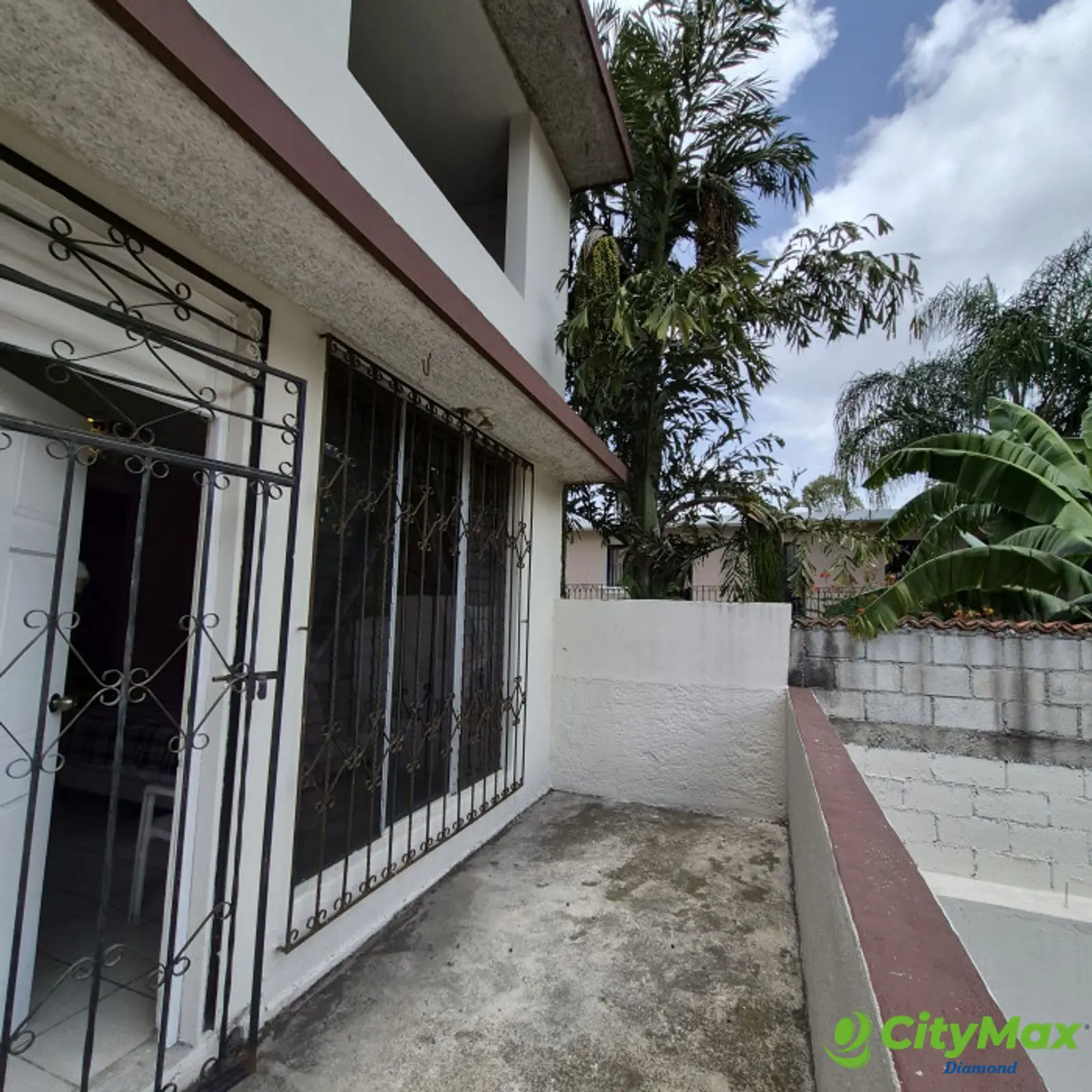 Casa en venta en Bosques de San Nicolás zona 4 Mixco - balcón habitación principal y secundaria