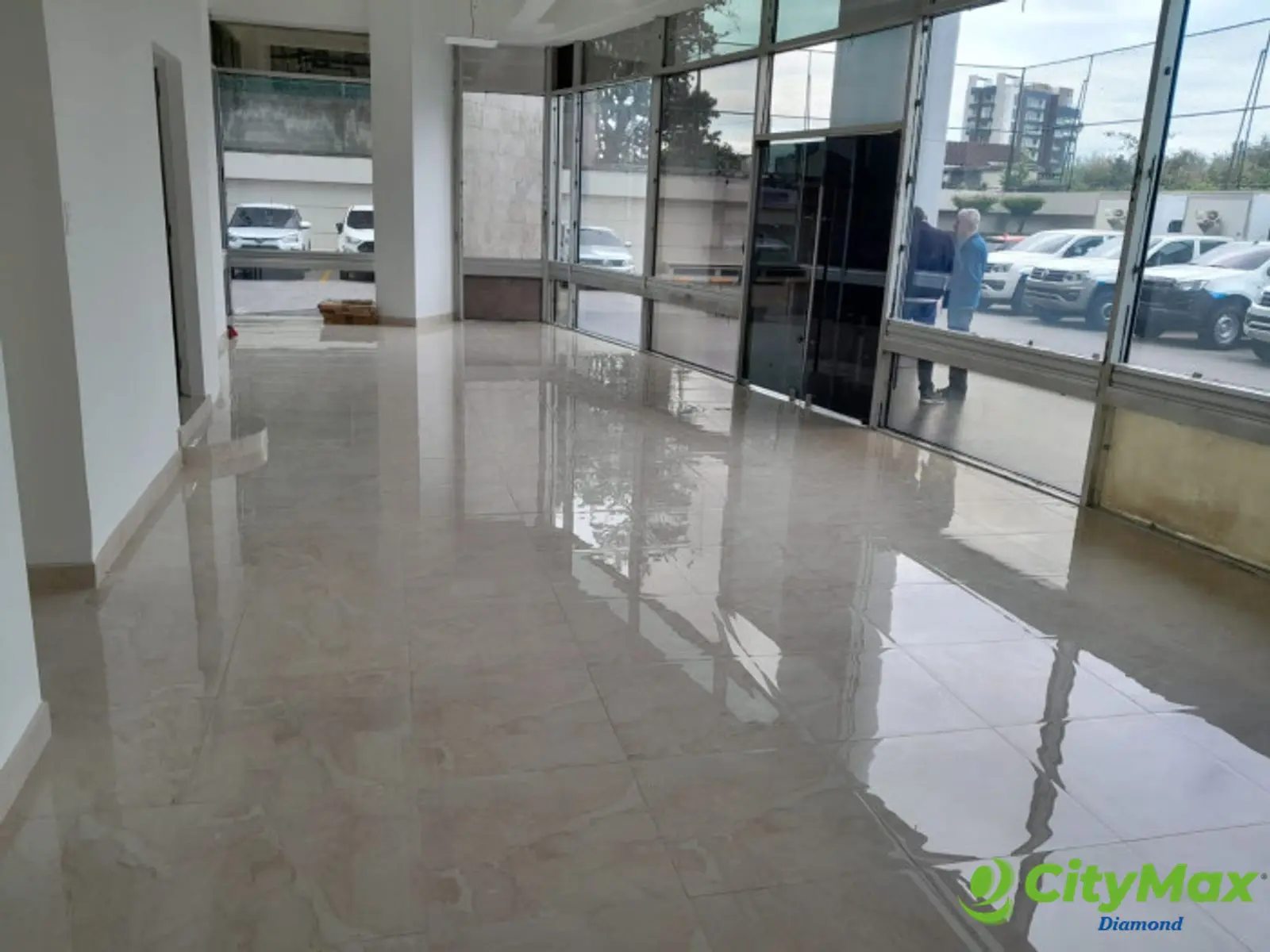 Local en VENTA / Renta en Edificio Oficinas Zona 15 - foto 3