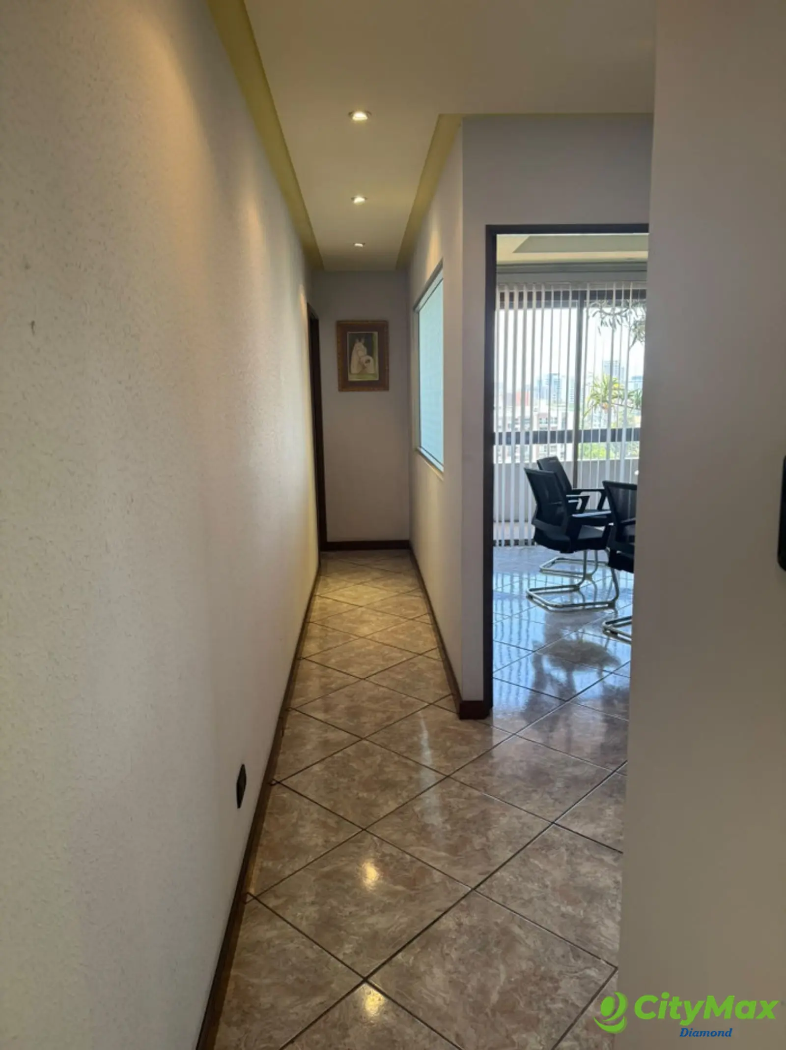 Oficina en renta en zona 15 Edificio de uso mixto  - foto 7