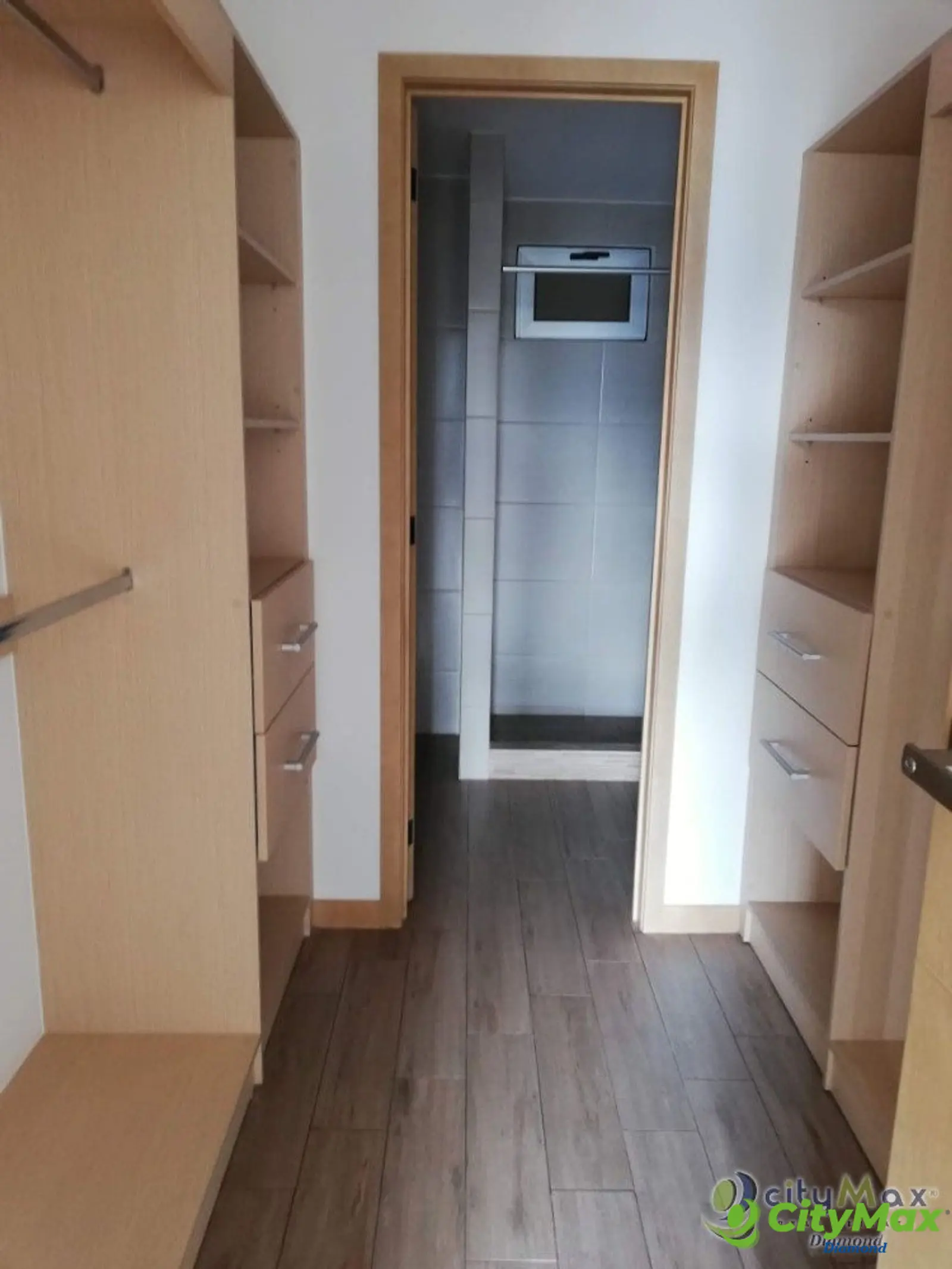 Apartamento de 2 habitaciones en zona 10 - foto 8