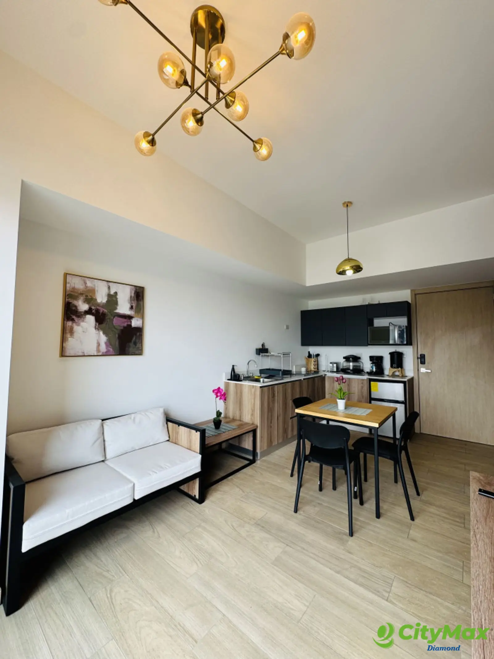 Apartamento amueblado en renta zona 10 - foto 2