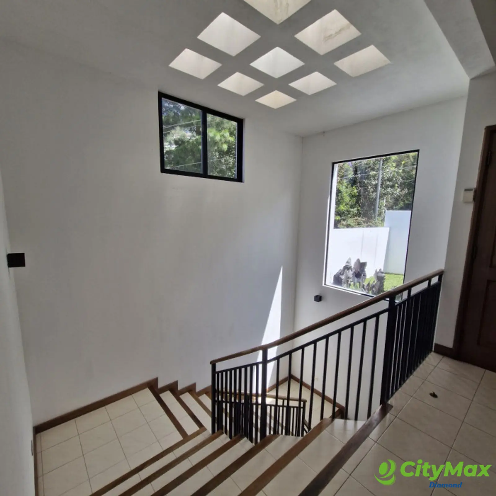 Elegante casa en Renta en Km. 8.5 Carretera al Salvador - foto 2