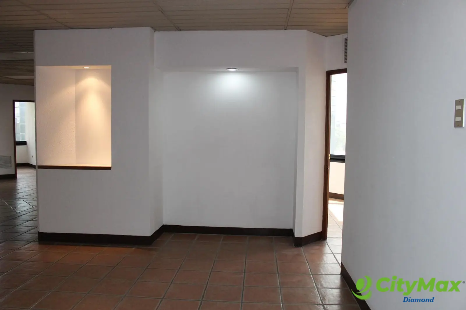 Oficina en renta Edificio de zona 10 - foto 2