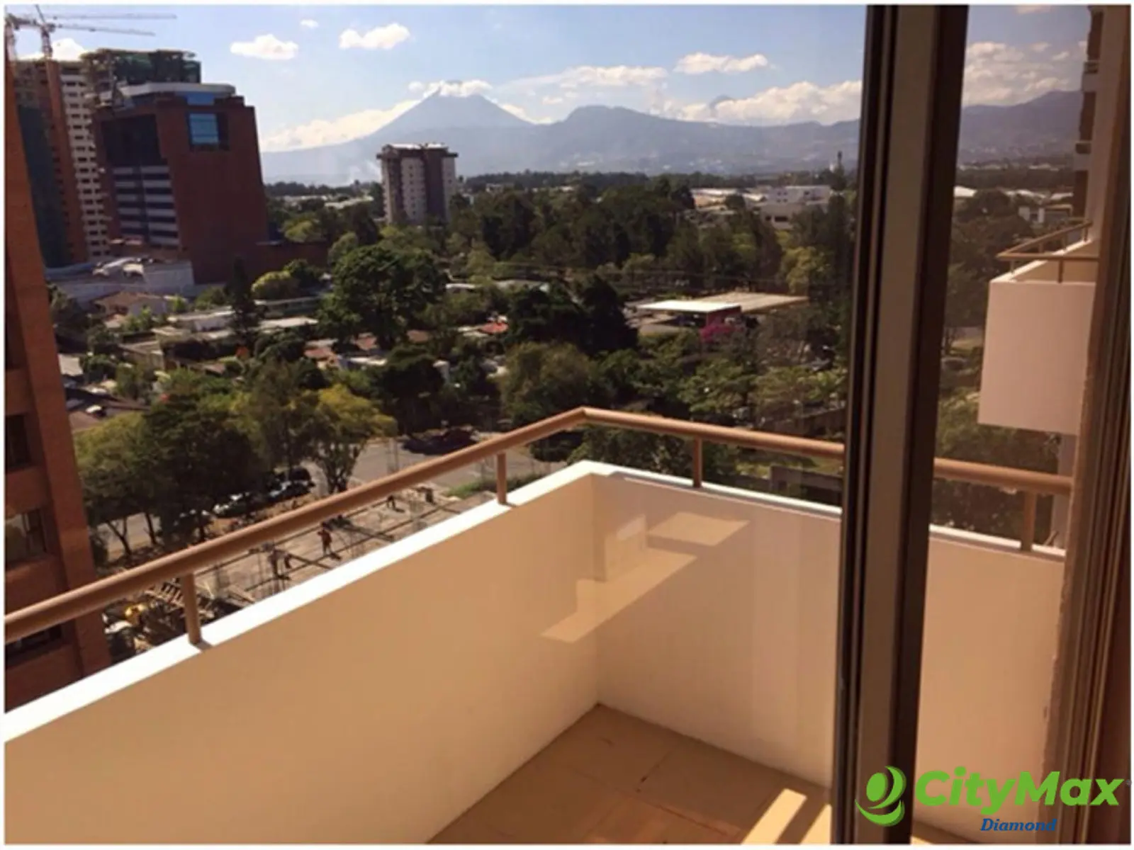 Apartamento en renta en zona 14, Torre Quattro - foto 5