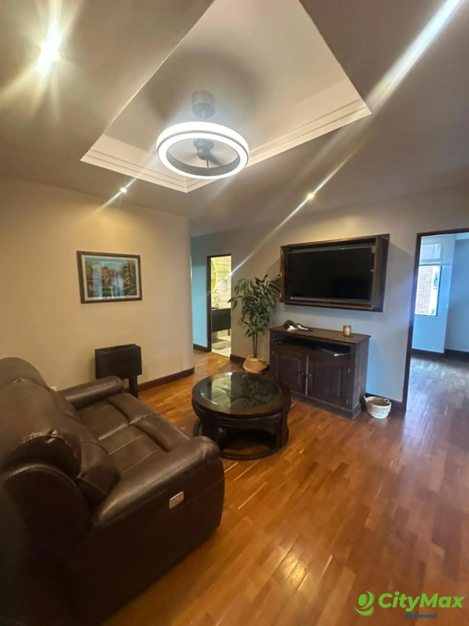 Renta Apartamento de 183mt2 amueblado en zona 10 - foto 2
