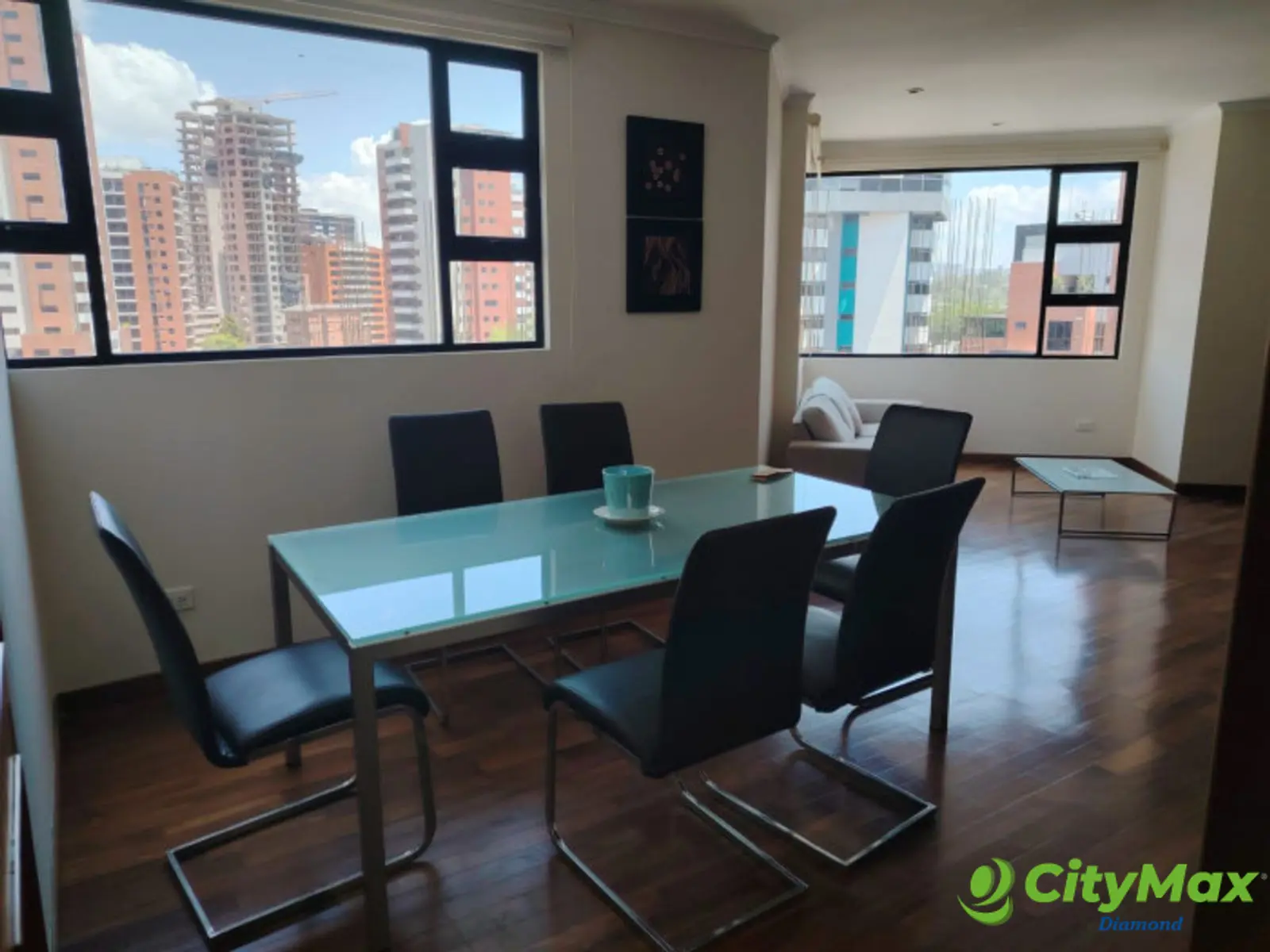 Apartamento semi amueblado en renta en zona 14 - foto 2