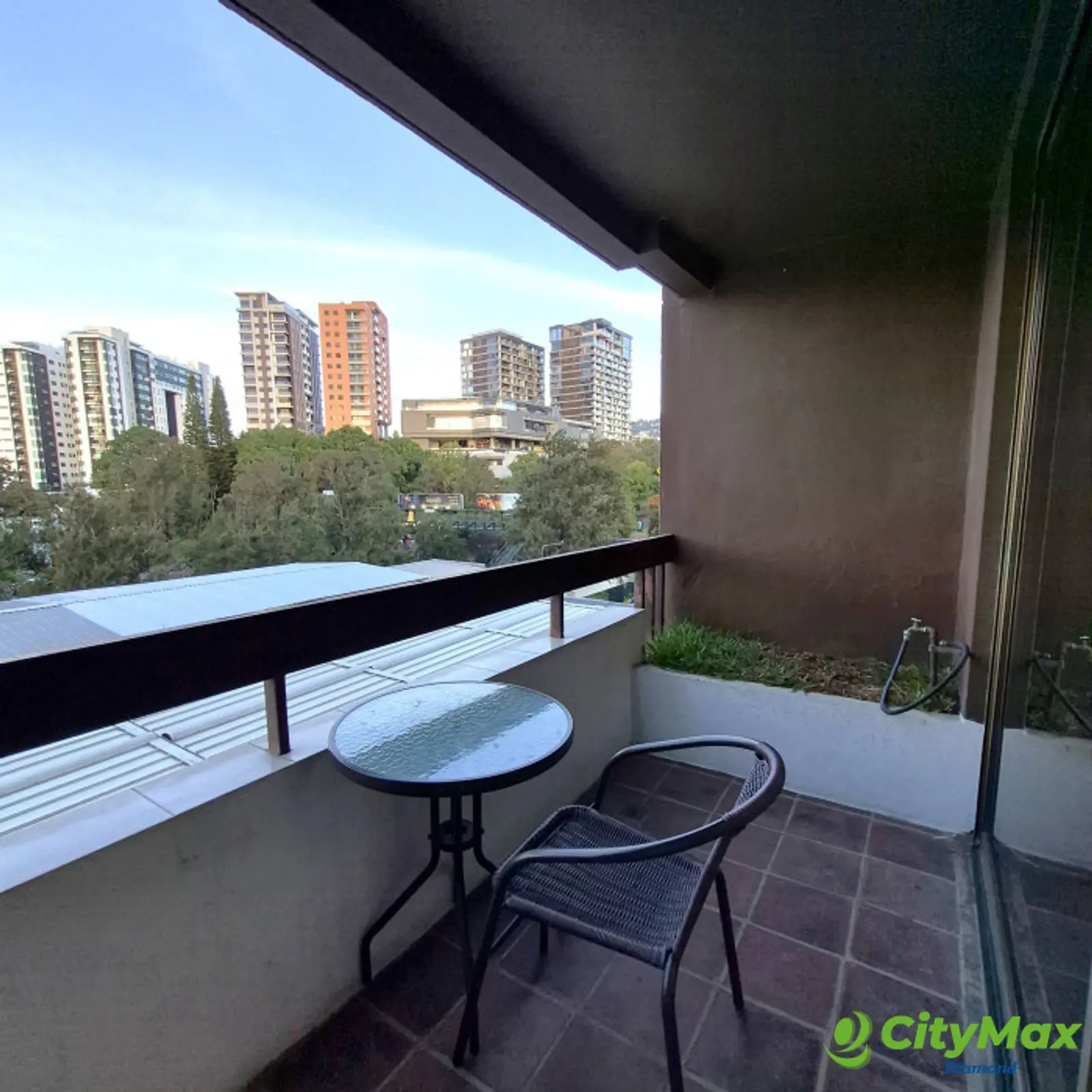 Apartamento en venta en zona 15 Edificio de uso mixto - foto 5