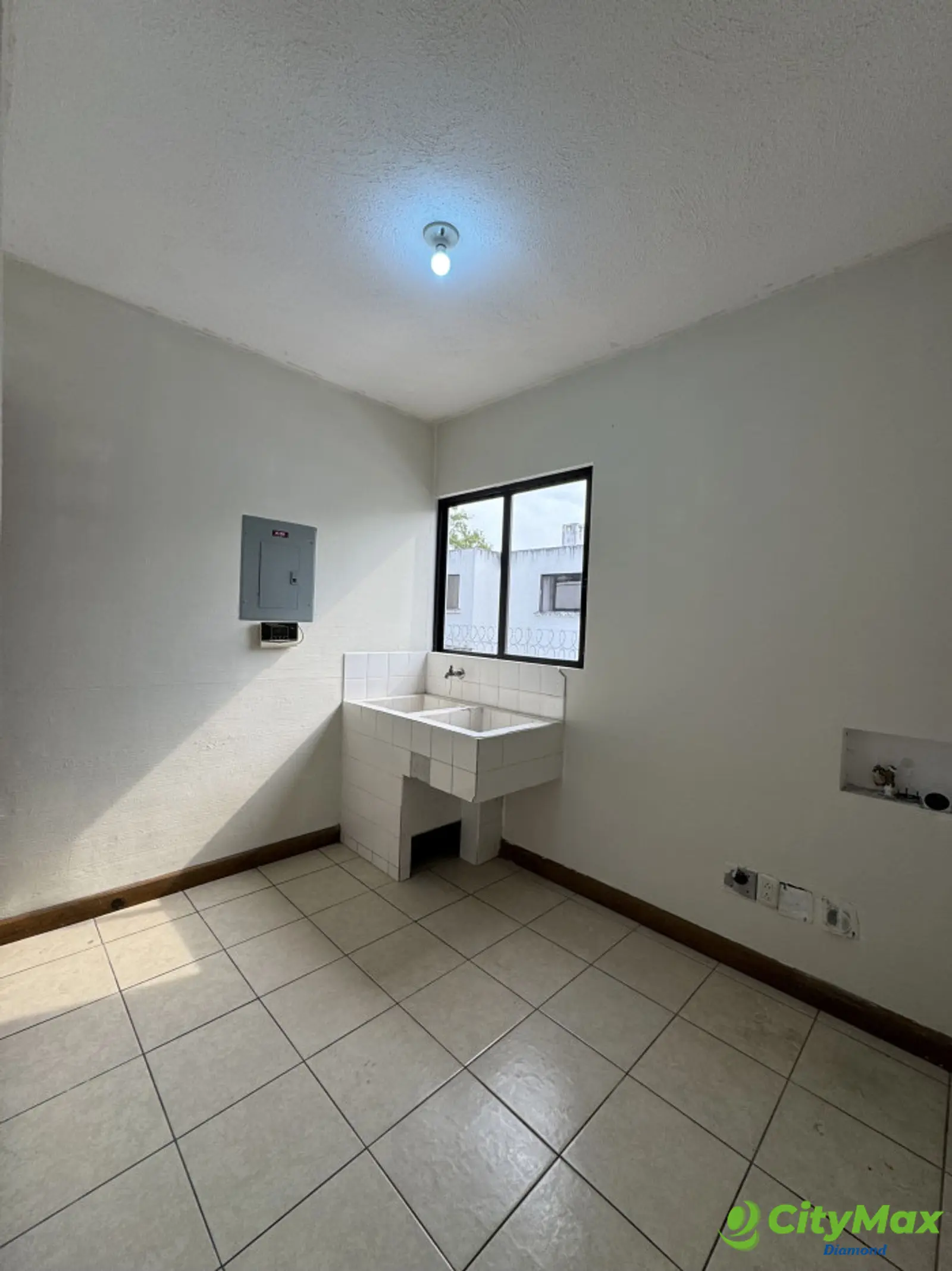 Casa en renta condominio Zona 16 Blvd. Acatán - foto 6
