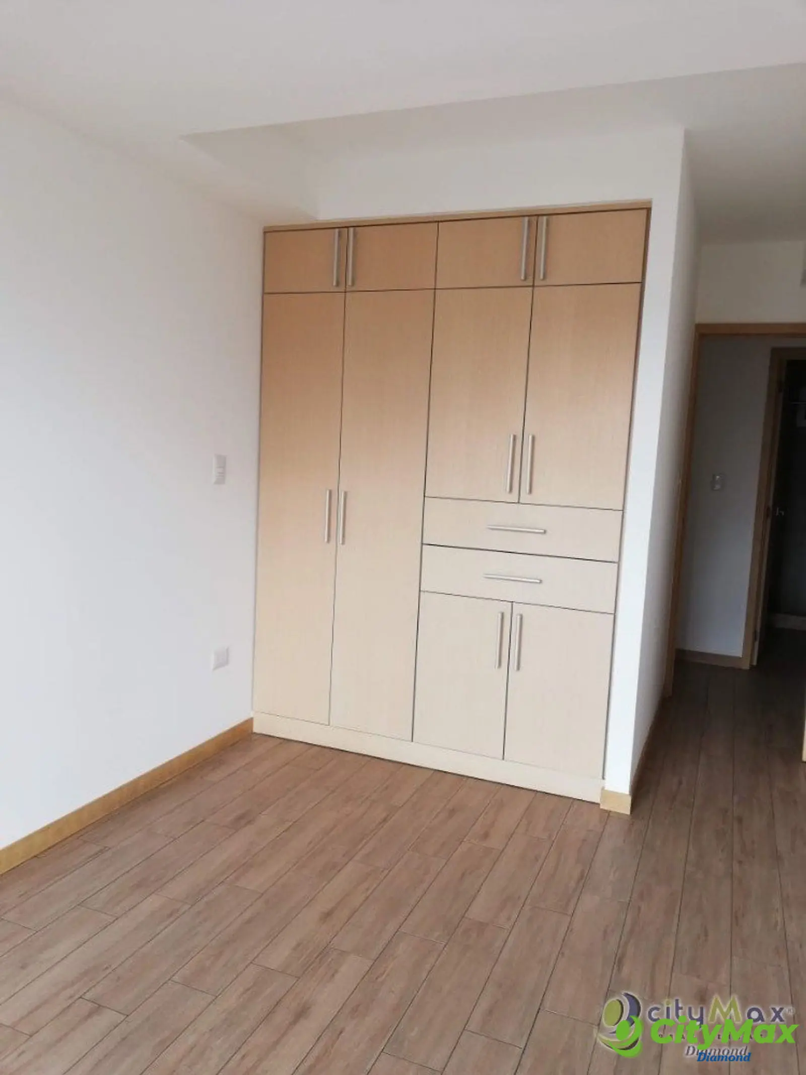 Apartamento de 2 habitaciones en zona 10 - foto 6