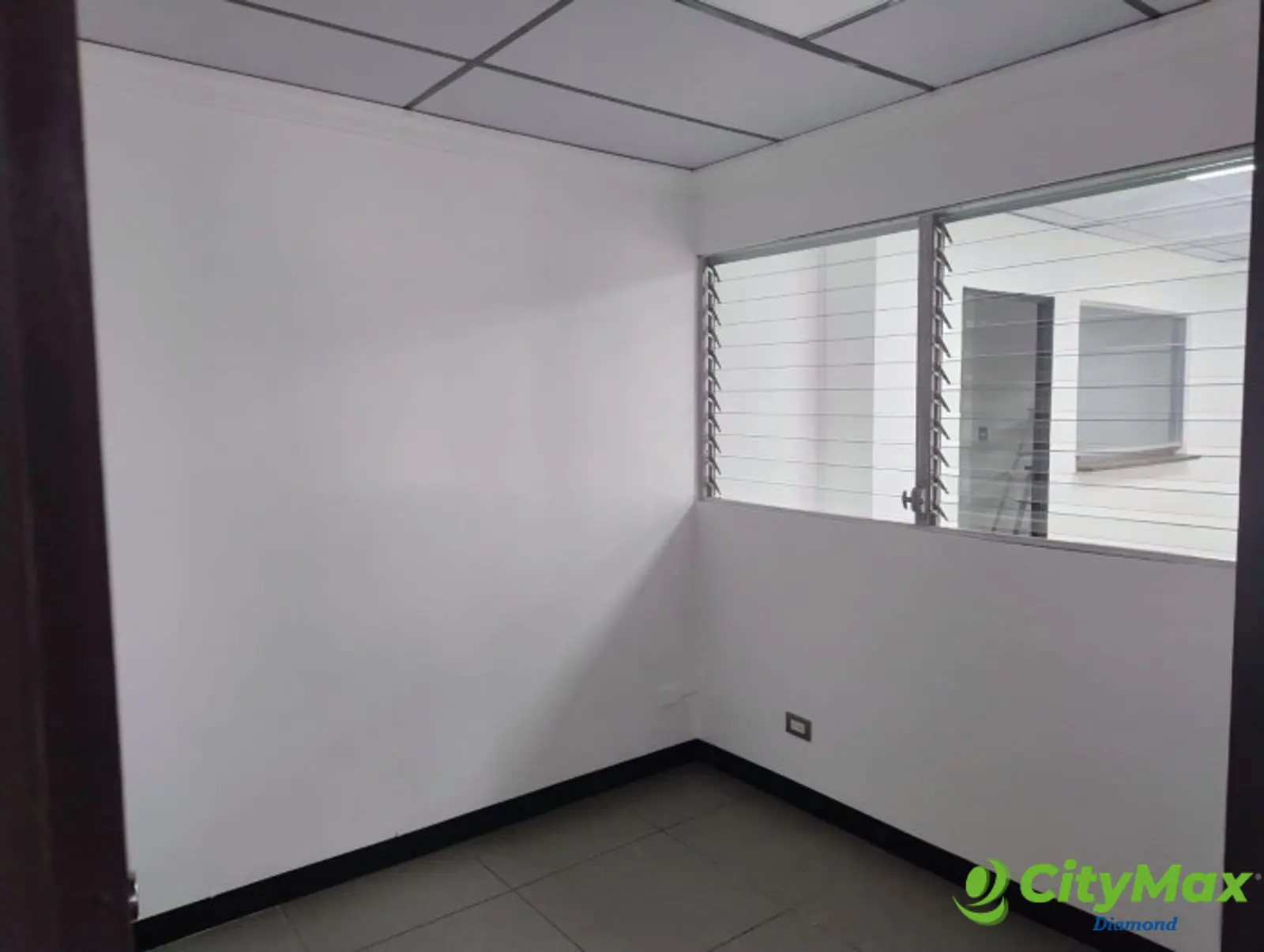 Oficina en Edificio Corporativo en Renta en Zona 13 - foto 3