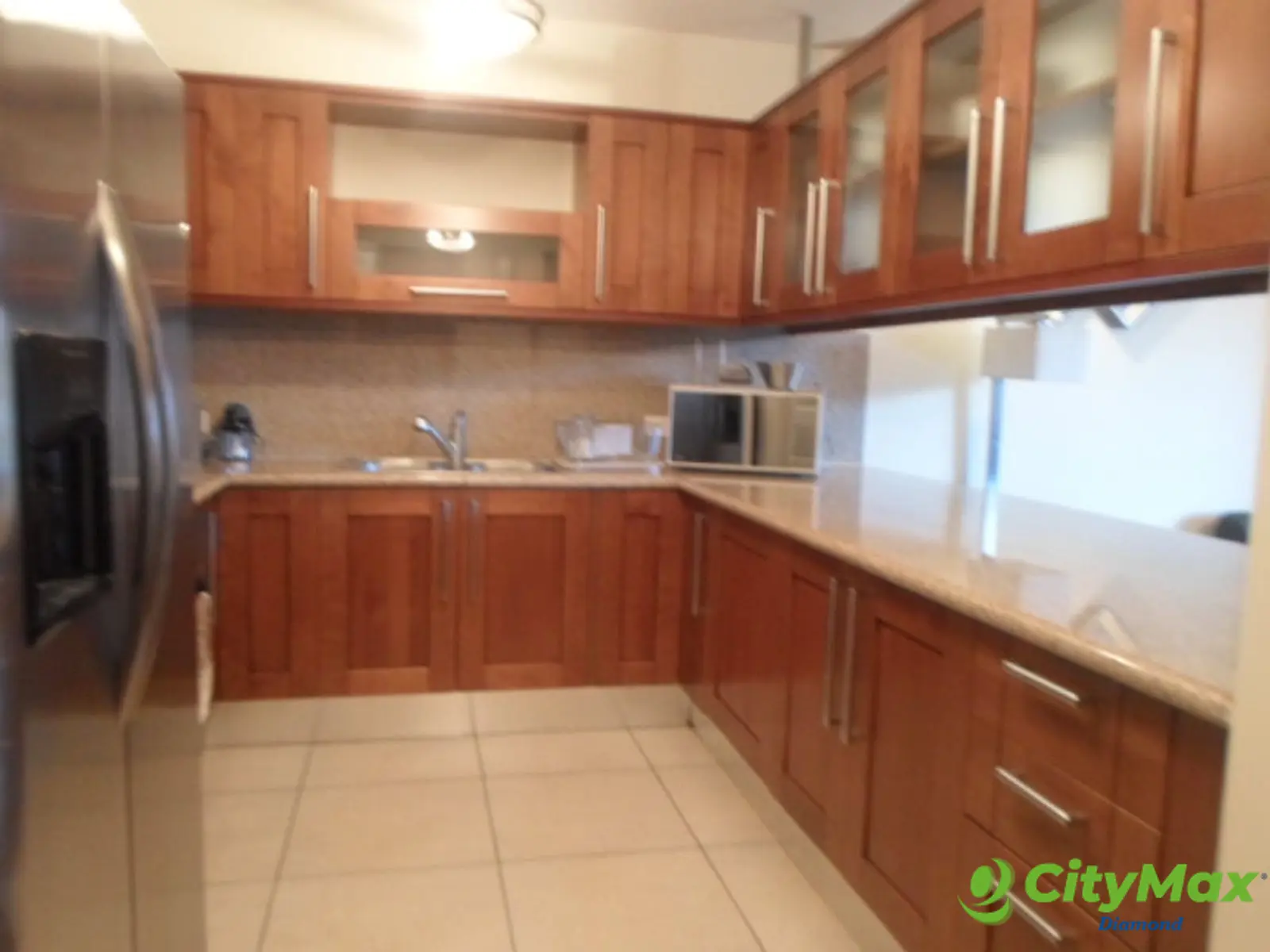 VENDO O RENTO Elegante Apartamento en zona 14 - foto 3
