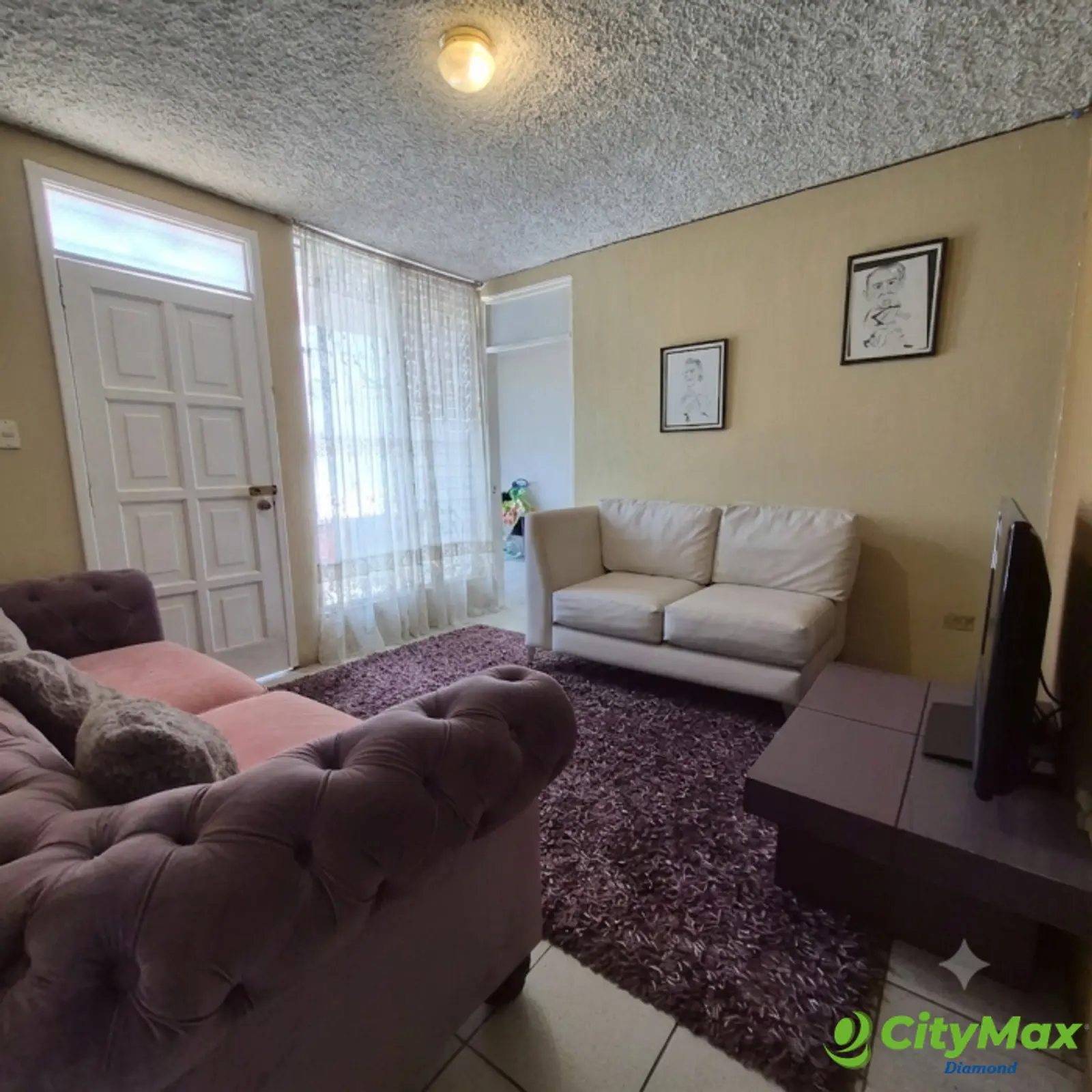 Casa en venta en Bosques de San Nicolás zona 4 Mixco - sala familiar