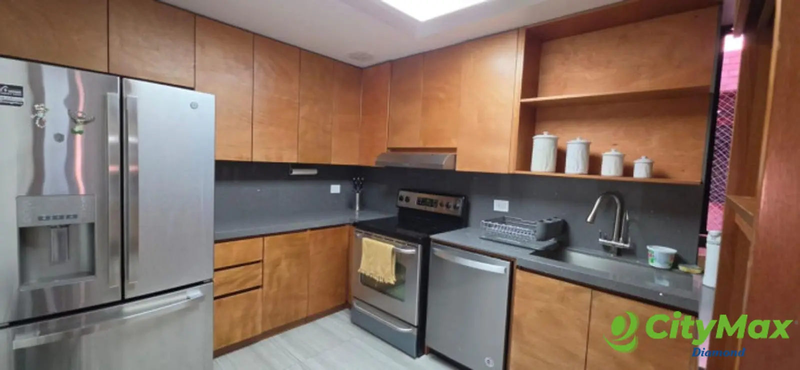 Renta Apartamento de 183mt2 amueblado en zona 10 - foto 6