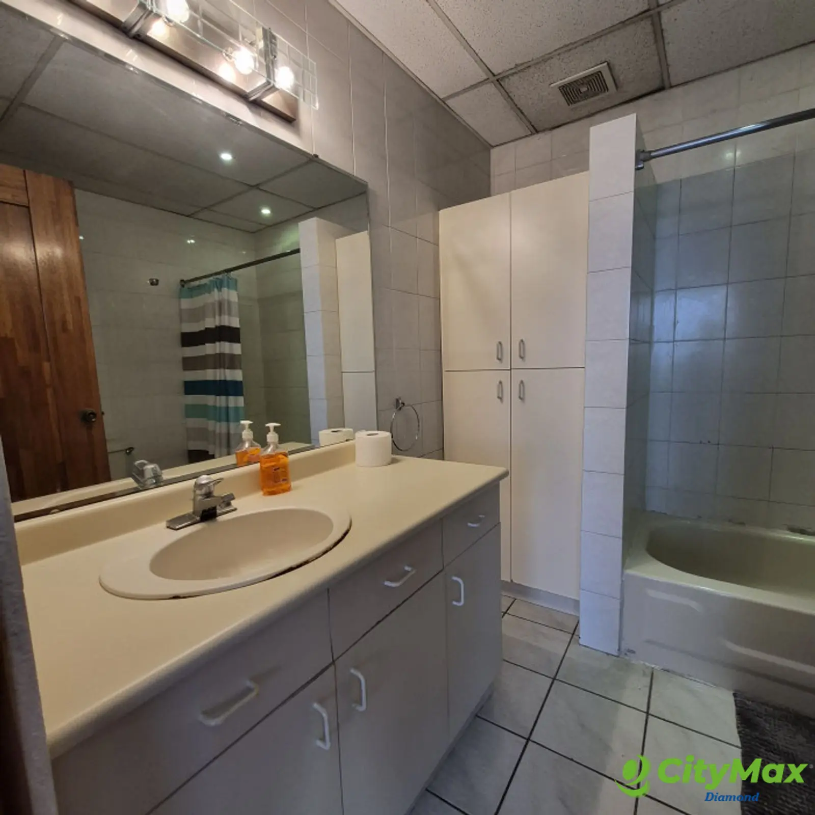 Renta apartamento amplio de 1 habitación en zona 15 VH2 - foto 11