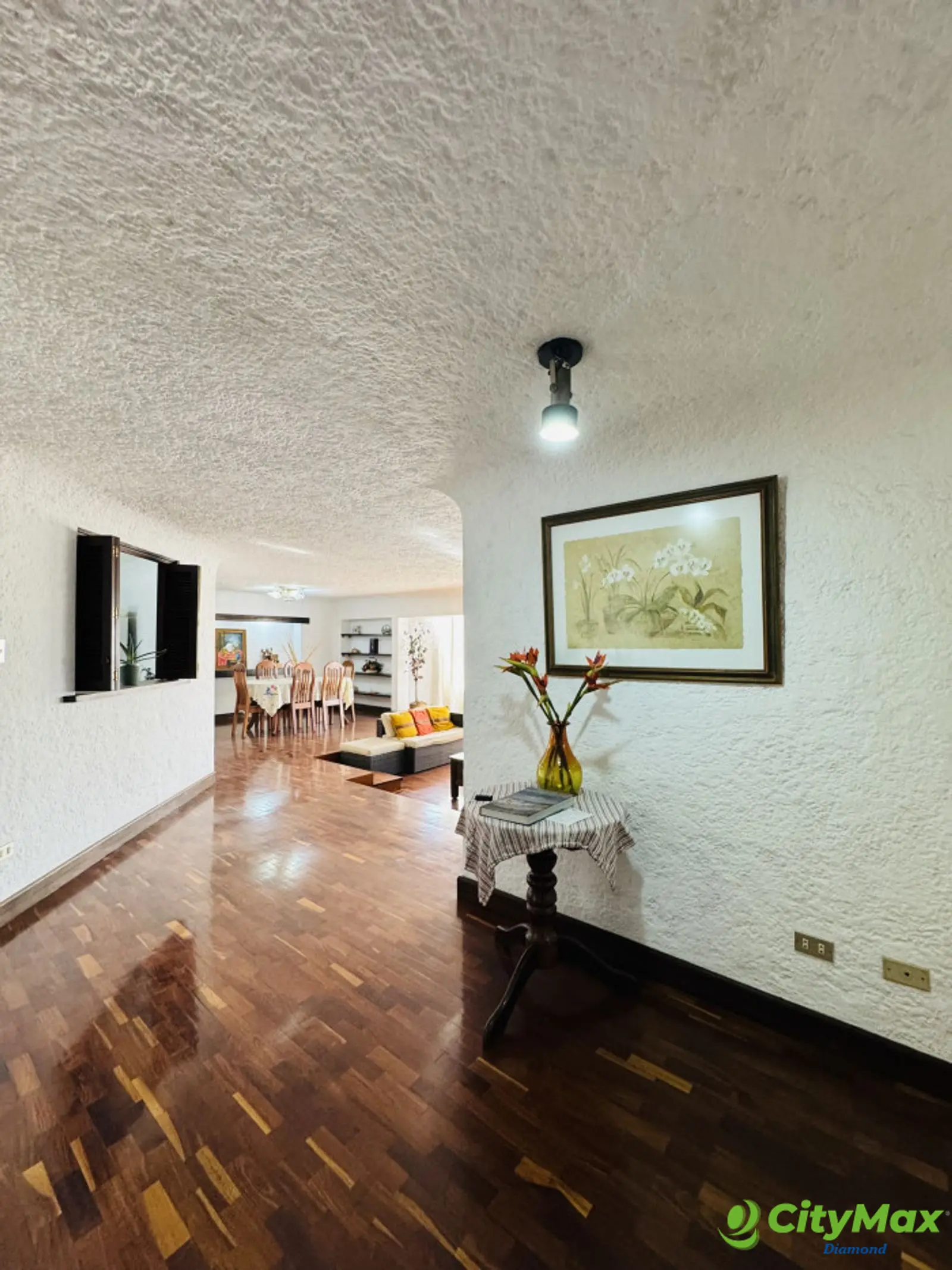 Apartamento Amueblado en Renta y Venta Zona 10  - foto 2