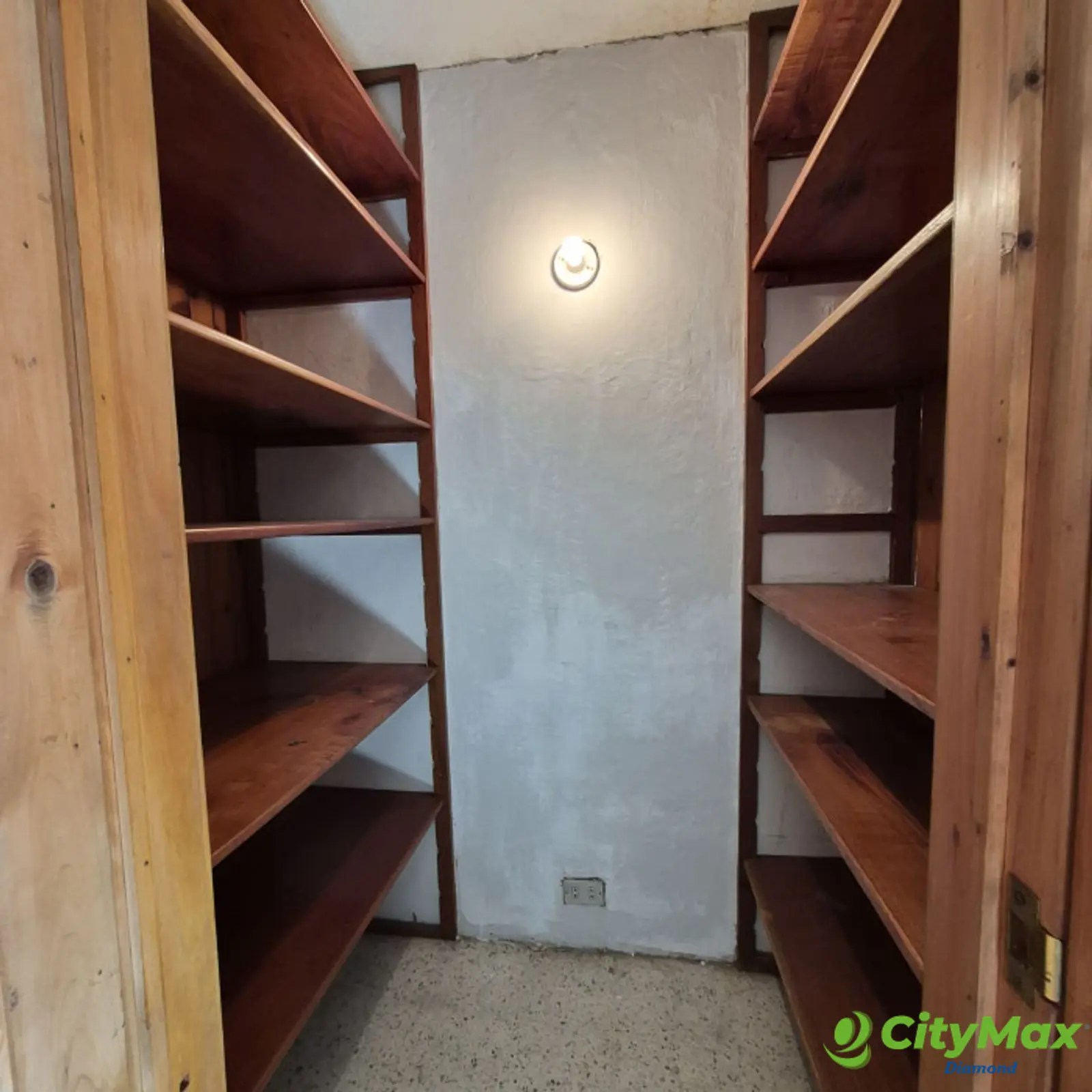 Casa en renta zona 15 Vista Hermosa 1 fuera de garita - closet habitación principal