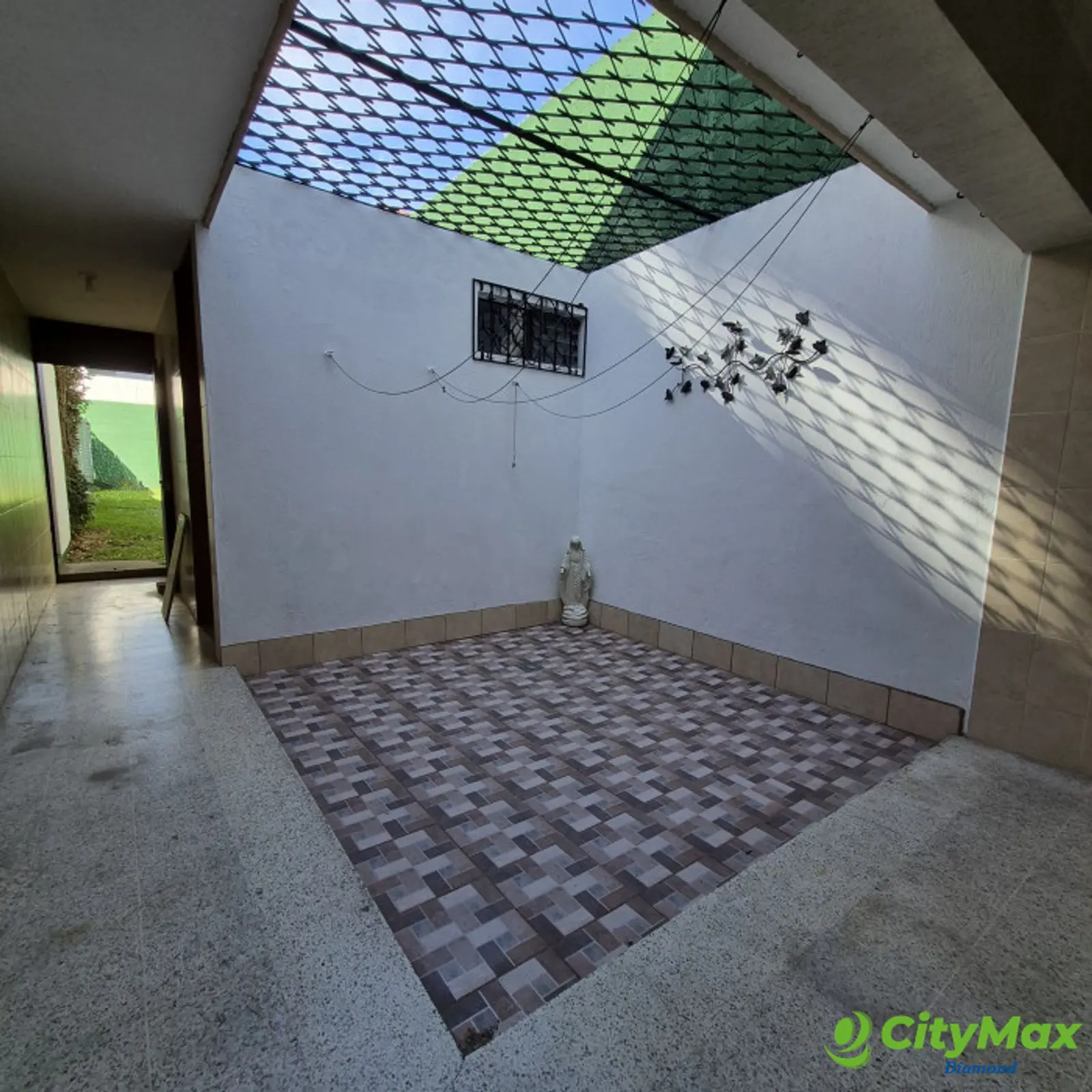 Casa en renta zona 15 Vista Hermosa 1 fuera de garita - patio de tender
