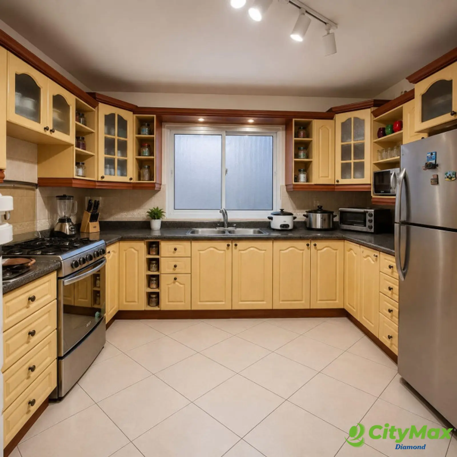 Casa de esquina en venta Km. 18 Carretera Salvador - cocina
