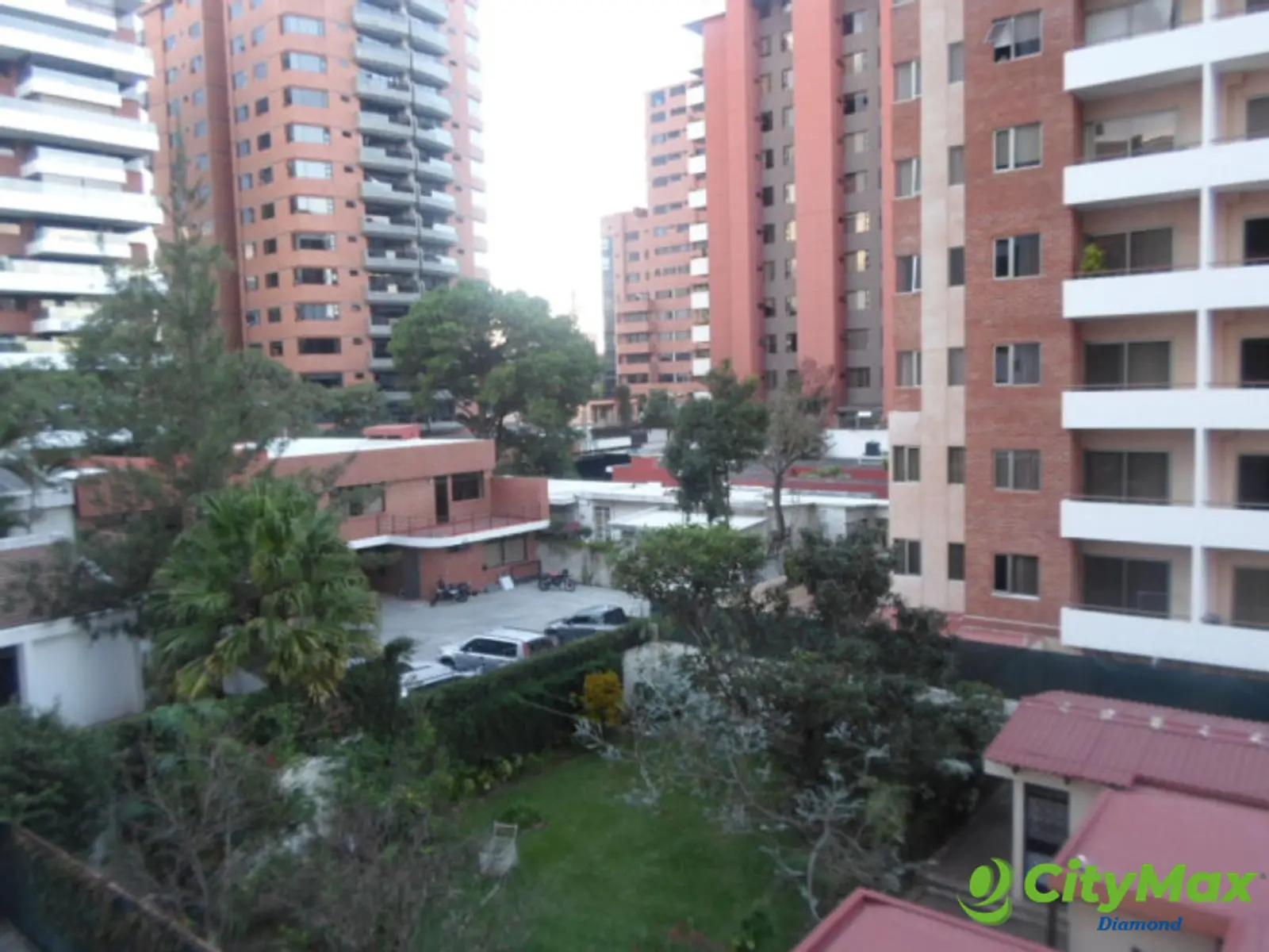 VENDO O RENTO Elegante Apartamento en zona 14 - foto 12