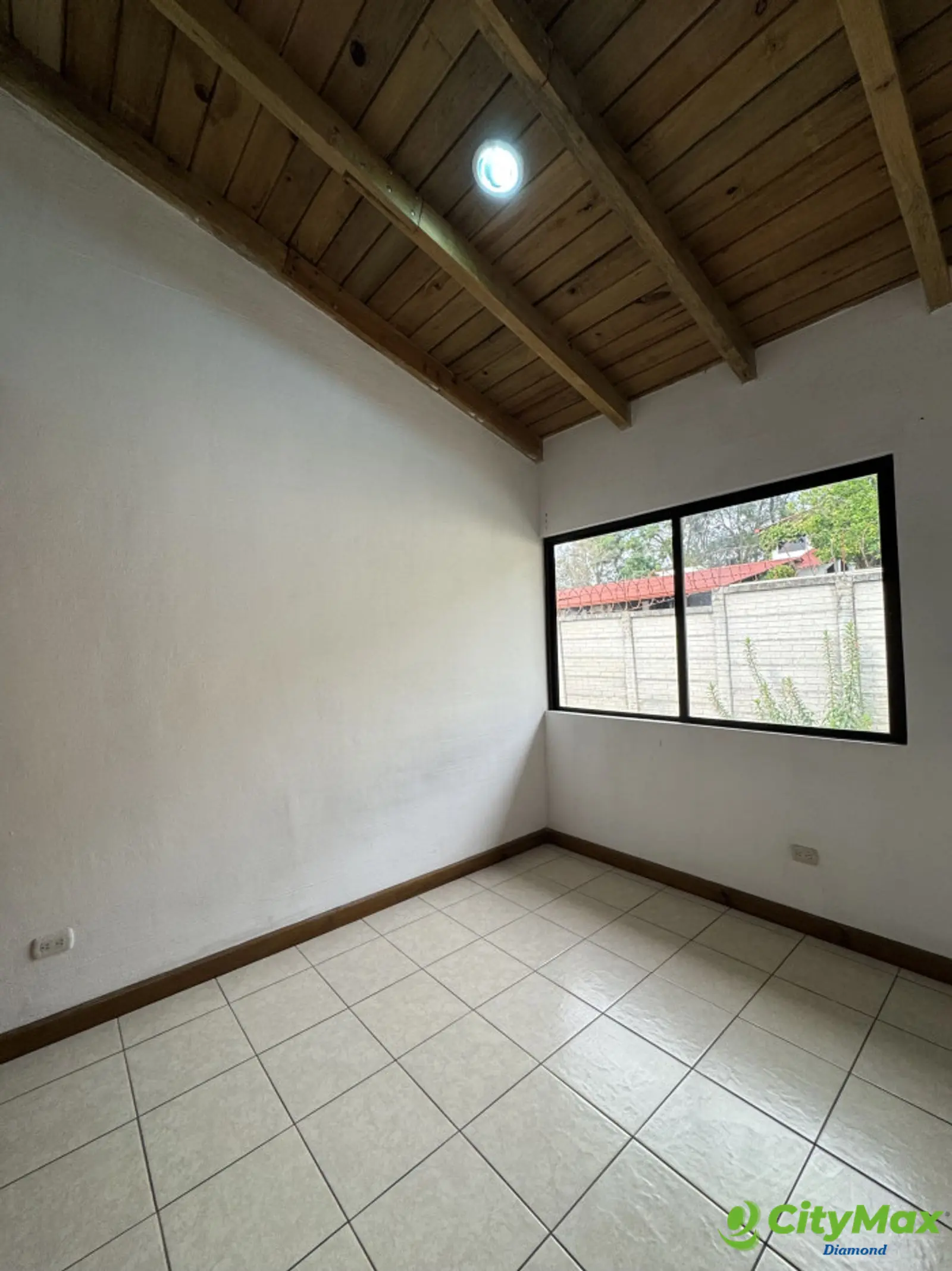 Casa en renta condominio Zona 16 Blvd. Acatán - foto 10