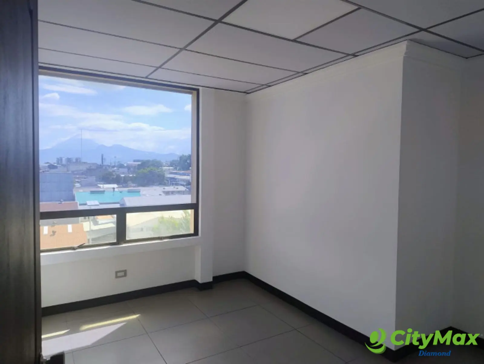 Oficina en Edificio Corporativo en Renta en Zona 13 - foto 5