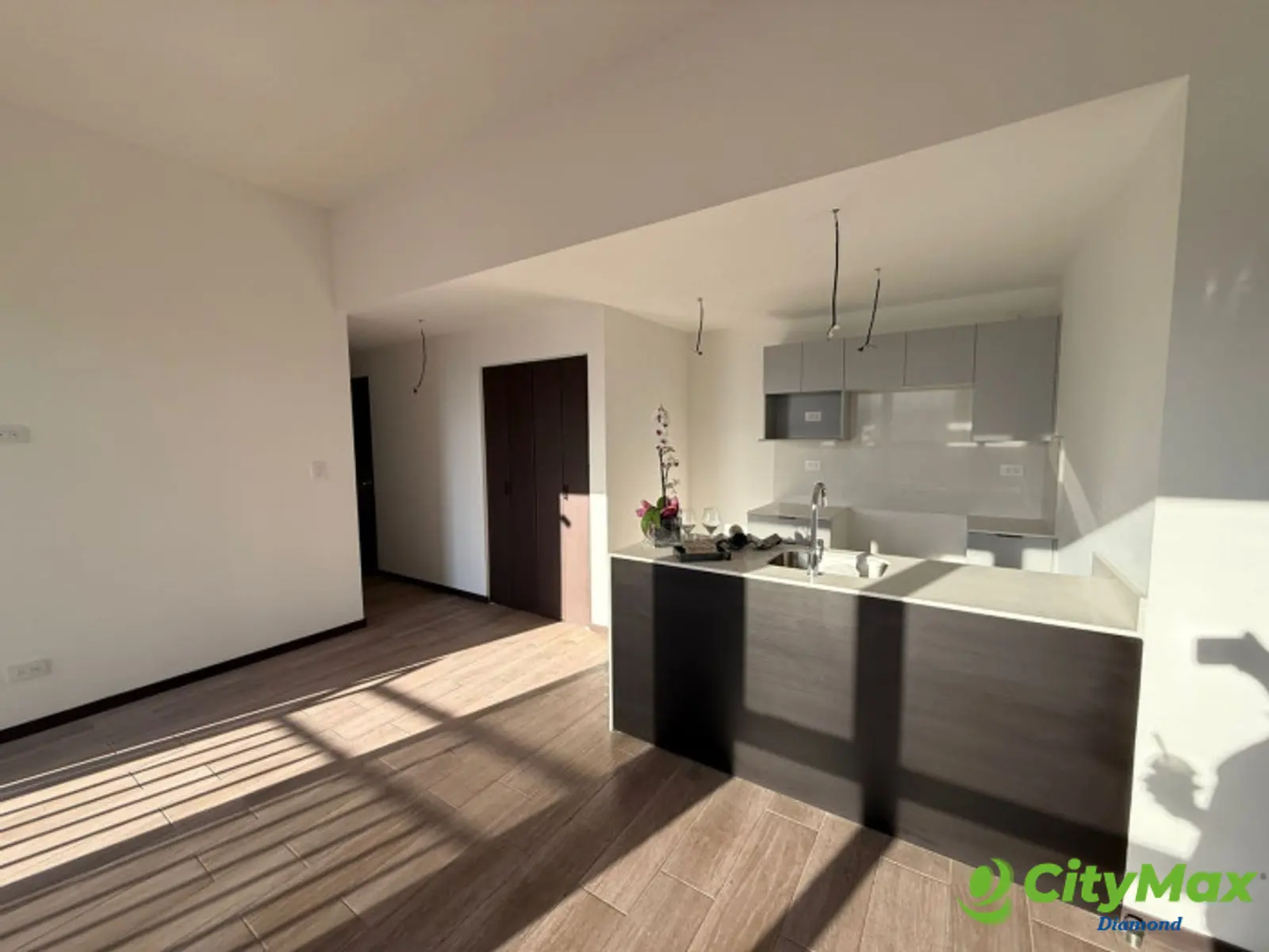 Apartamento en renta en zona 11 Edificio nuevo - foto 2