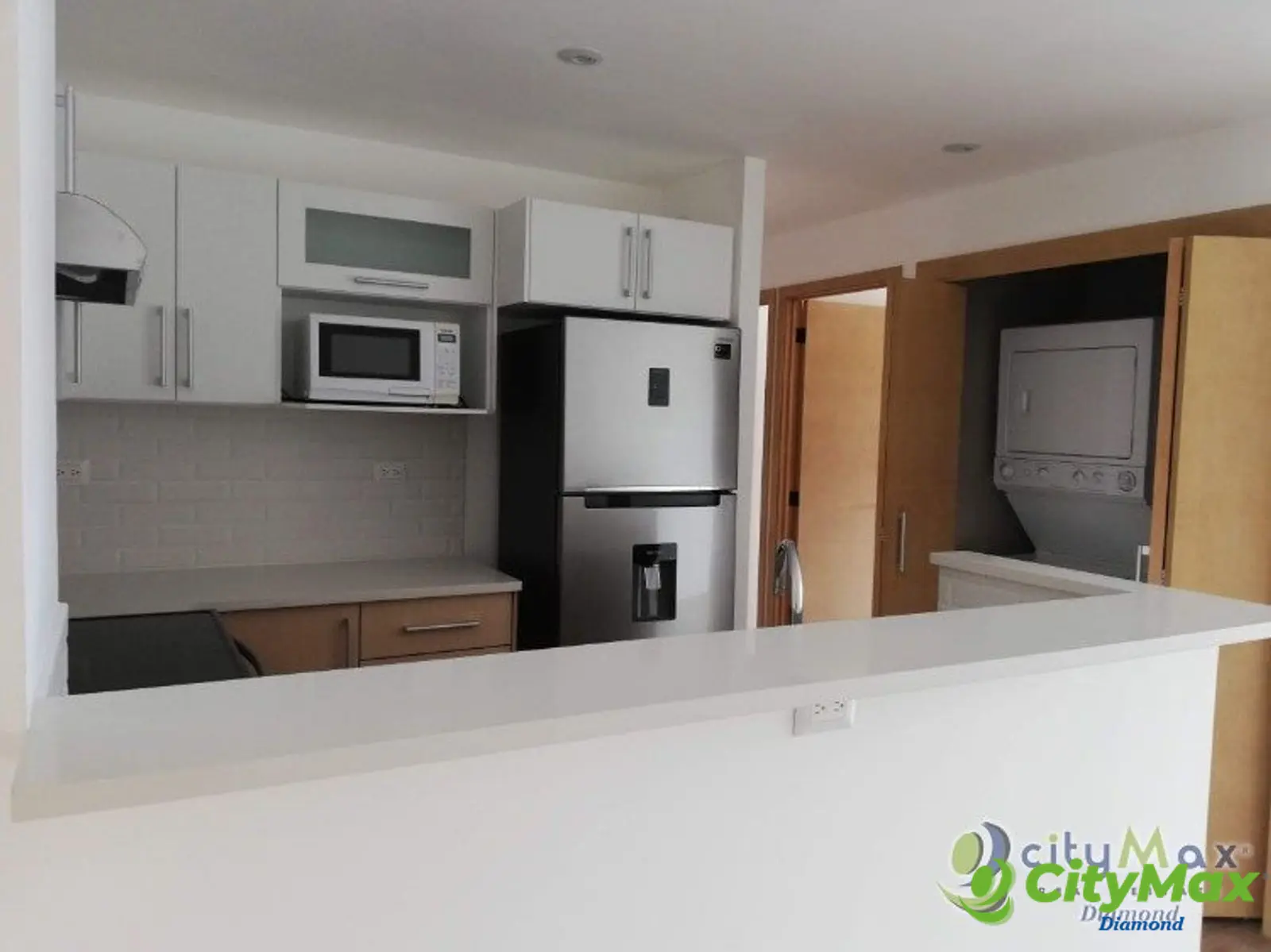 Apartamento de 2 habitaciones en zona 10 - foto 2