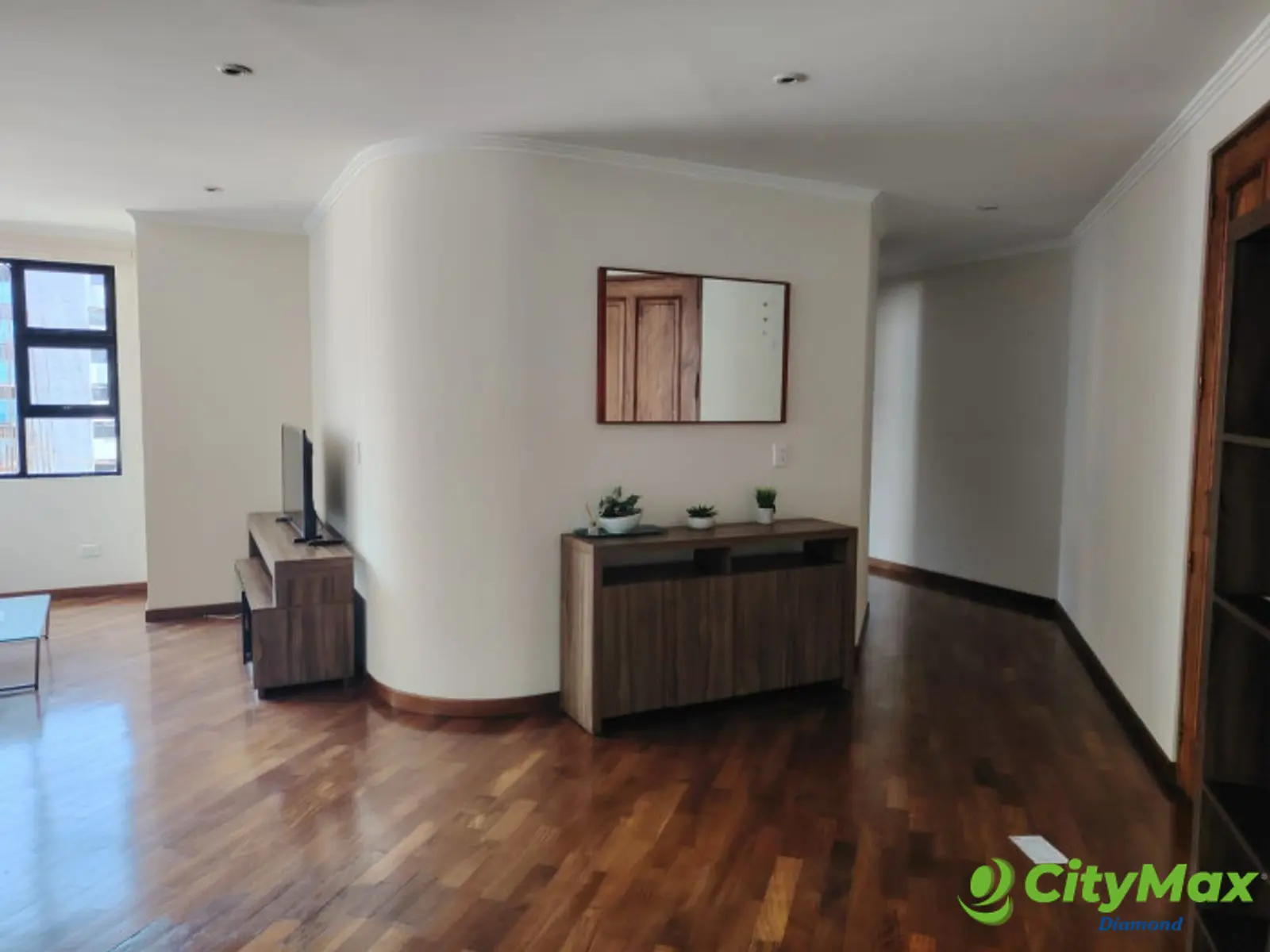 Apartamento semi amueblado en renta en zona 14 - foto 5