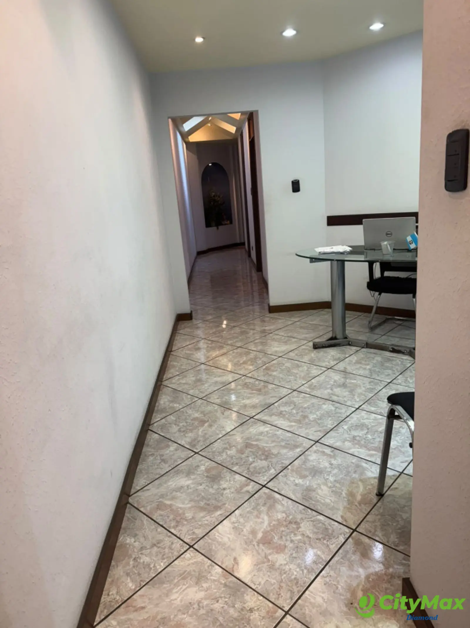 Oficina en renta en zona 15 Edificio de uso mixto  - foto 6