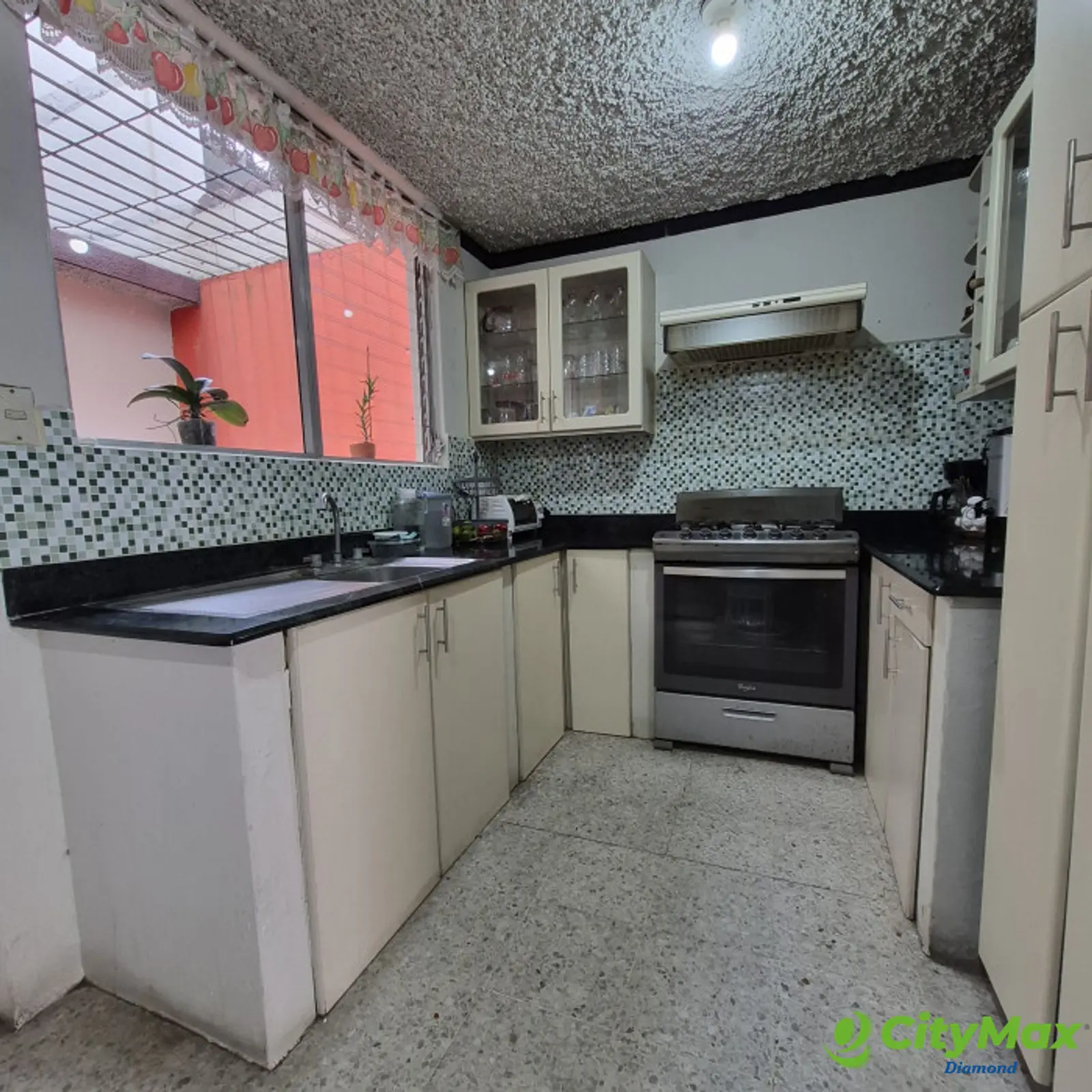 Casa en venta en Bosques de San Nicolás zona 4 Mixco - cocina