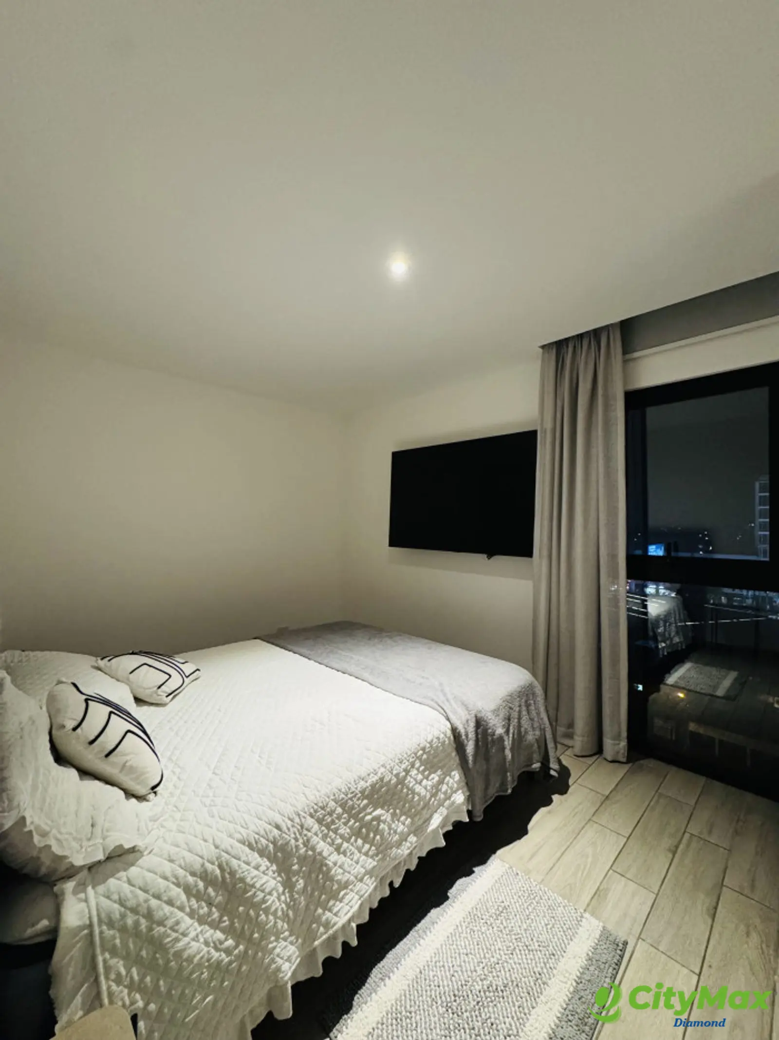 Apartamento Amueblado en renta  Zona 10 - foto 5