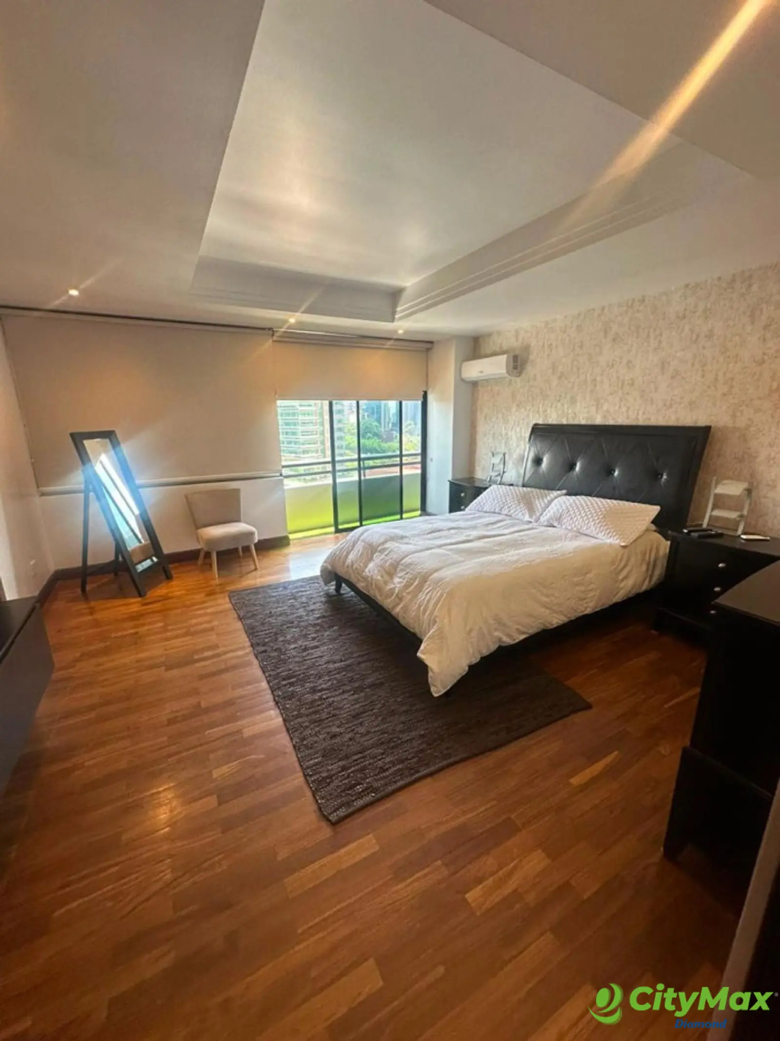 Renta Apartamento de 183mt2 amueblado en zona 10 - foto 8