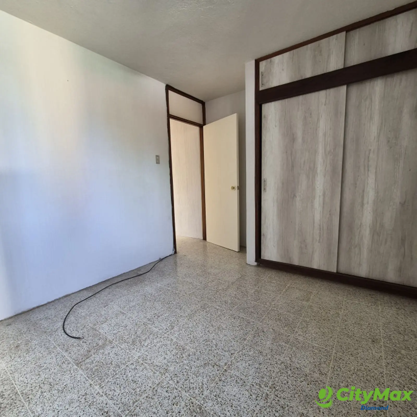 Casa en renta zona 15 Vista Hermosa 1 fuera de garita - closet habitación secundaria 1