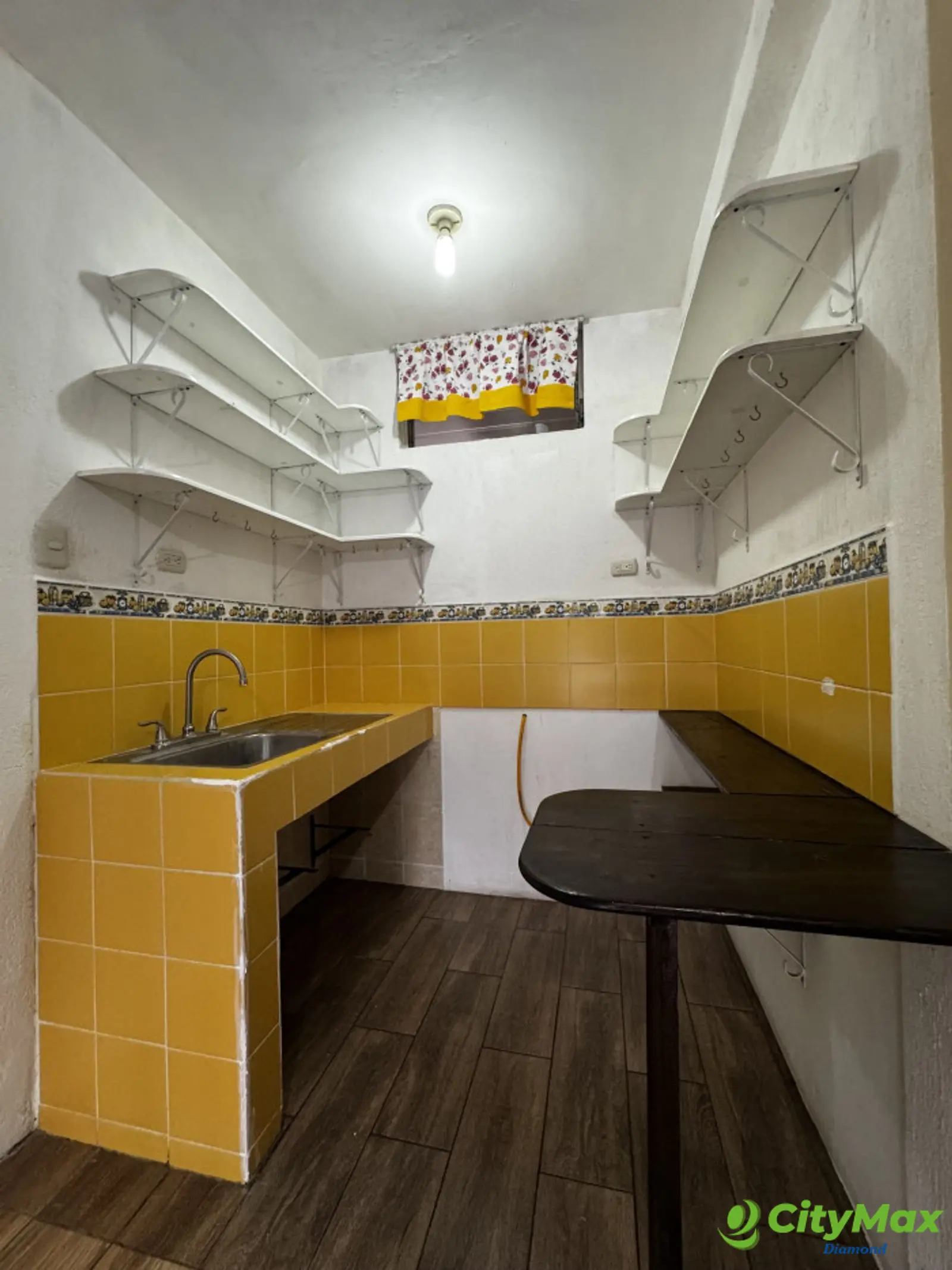 Apartamento en renta zona 17 - foto 2