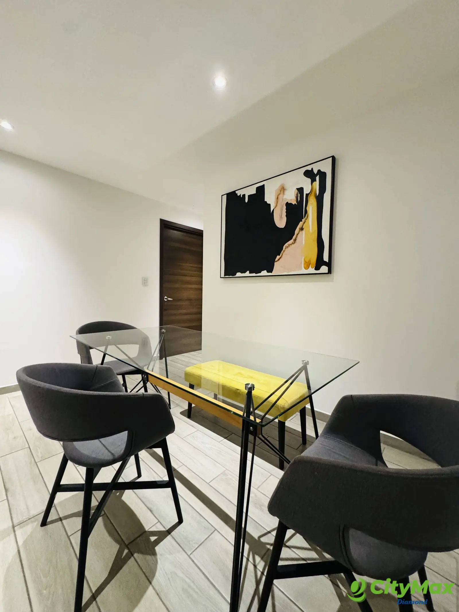 Apartamento Amueblado en renta  Zona 10 - foto 2