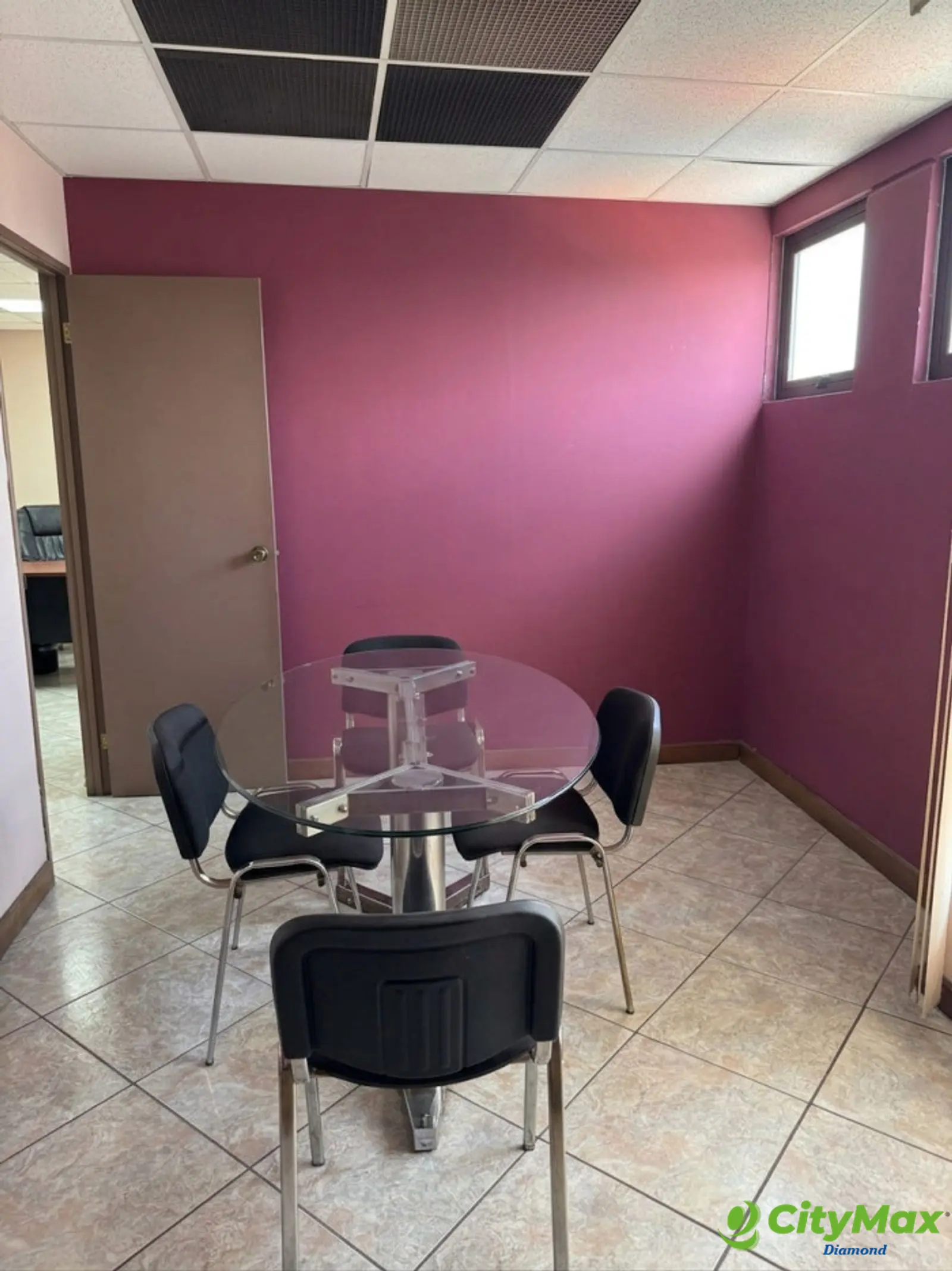 Oficina en renta en zona 15 Edificio de uso mixto  - foto 4