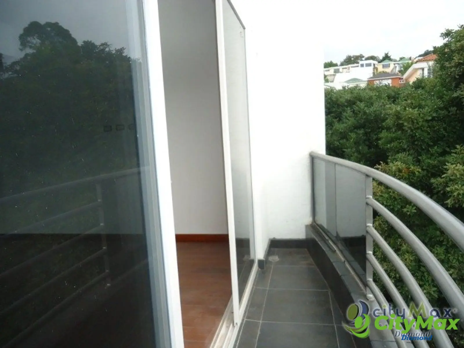 APARTAMENTO EN RENTA TIPO LOFT EN LA MONTAÑA ZONA 16  - foto 3