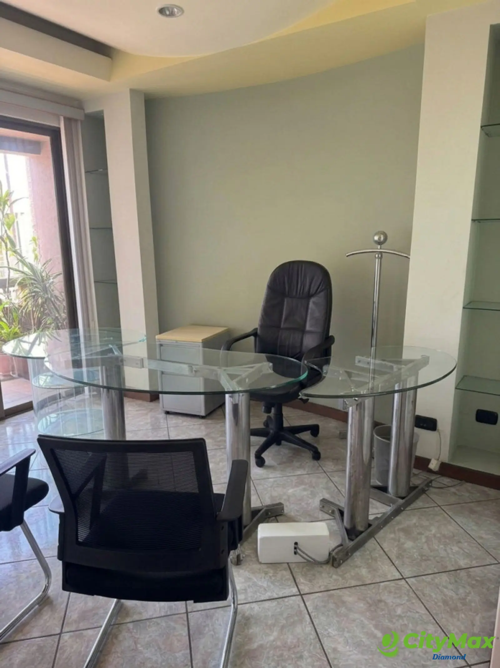 Oficina en renta en zona 15 Edificio de uso mixto  - foto 2