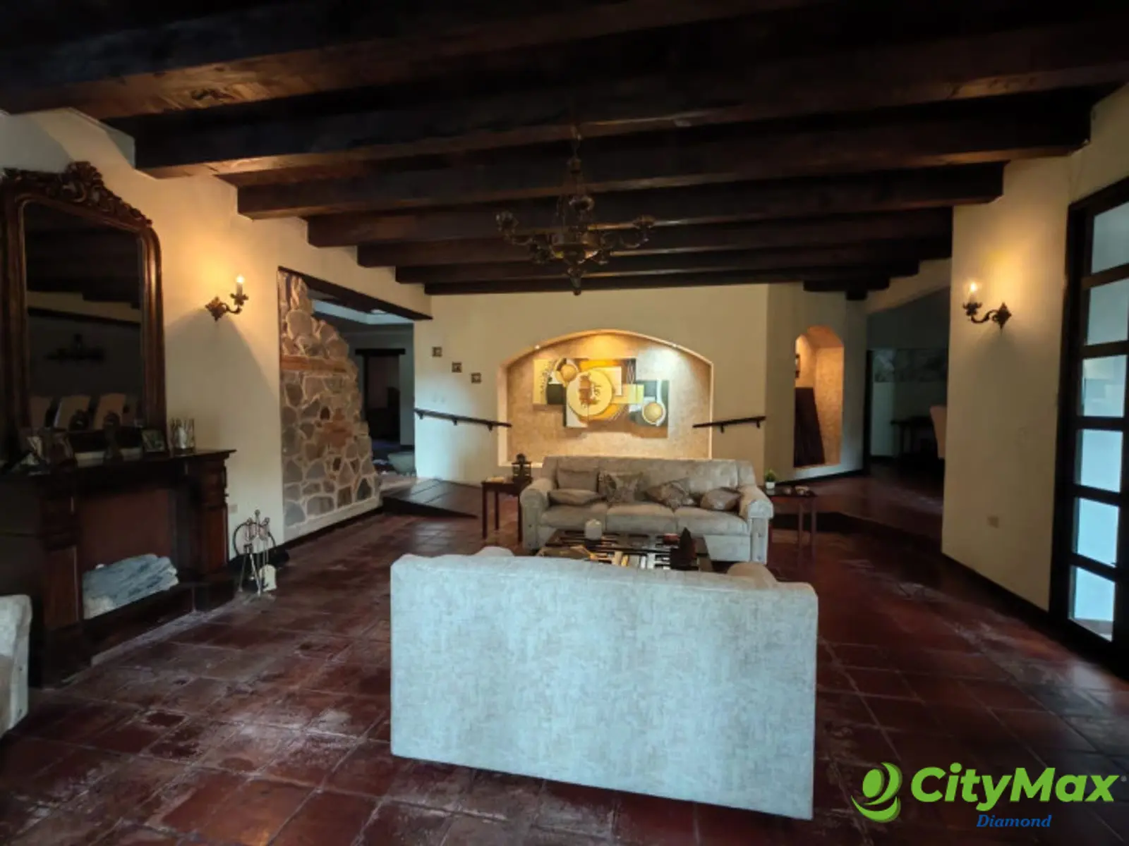 Casa en venta y renta en Antigua Guatemala - foto 2