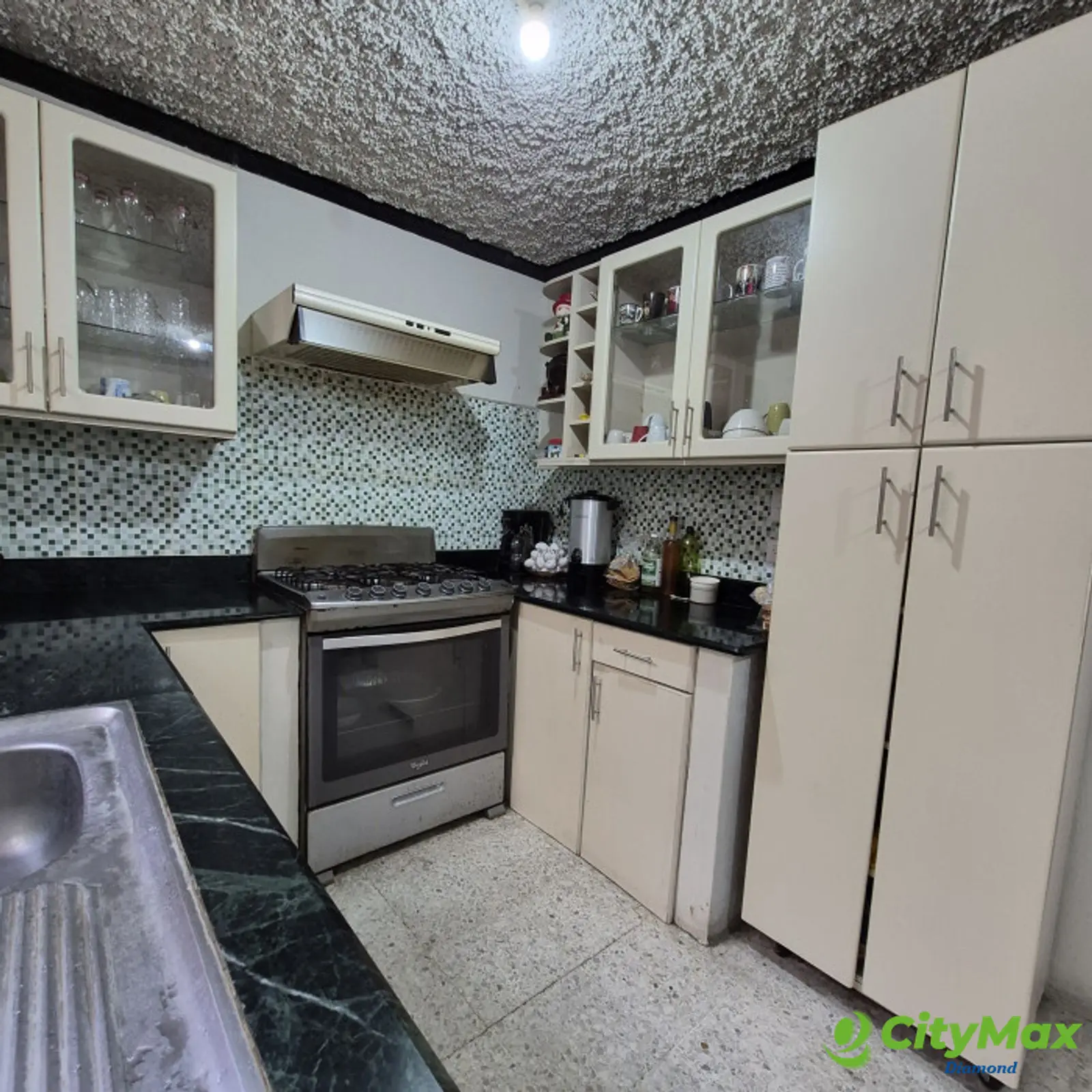 Casa en venta en Bosques de San Nicolás zona 4 Mixco - cocina