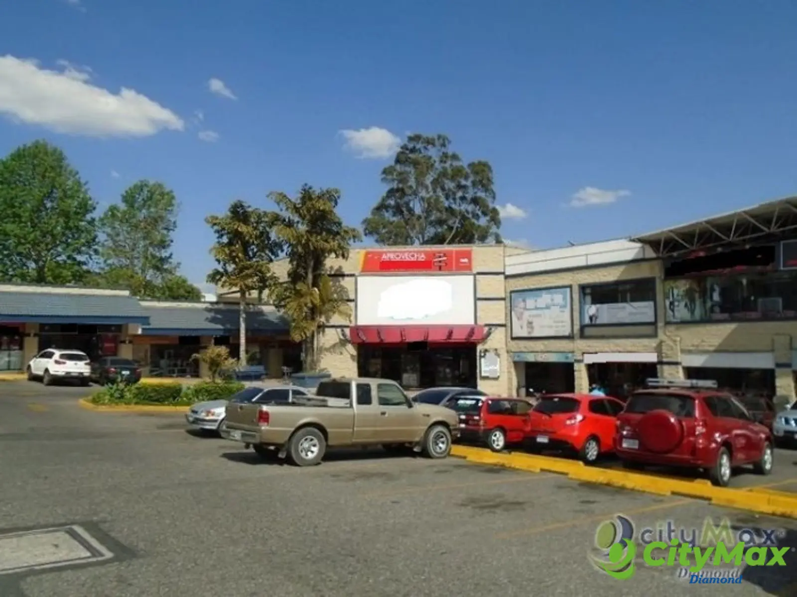 Renta Local en 2 Nivel Plaza Comercial en San Cristobal - foto 2