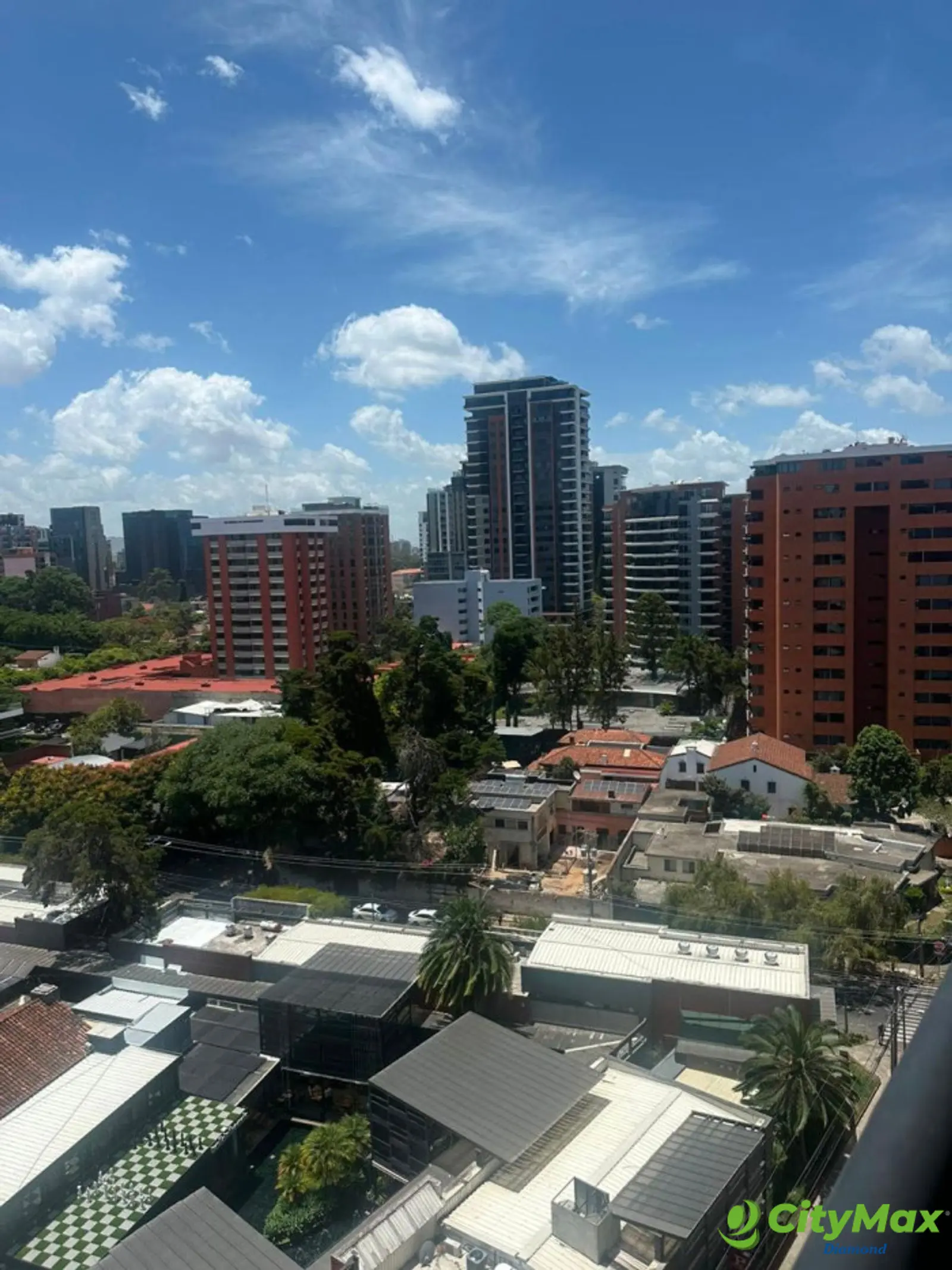 Renta Apartamento de 183mt2 amueblado en zona 10 - foto 12